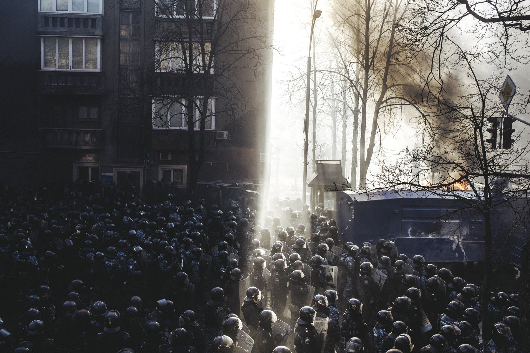 Riot police began to storm Maidan after clashes on Shelkovichna street. Kiev, Feb. 18, 2014.(RUS)Беркут идет штурмом на майдан после столкновения на ул. Шелковчиная.