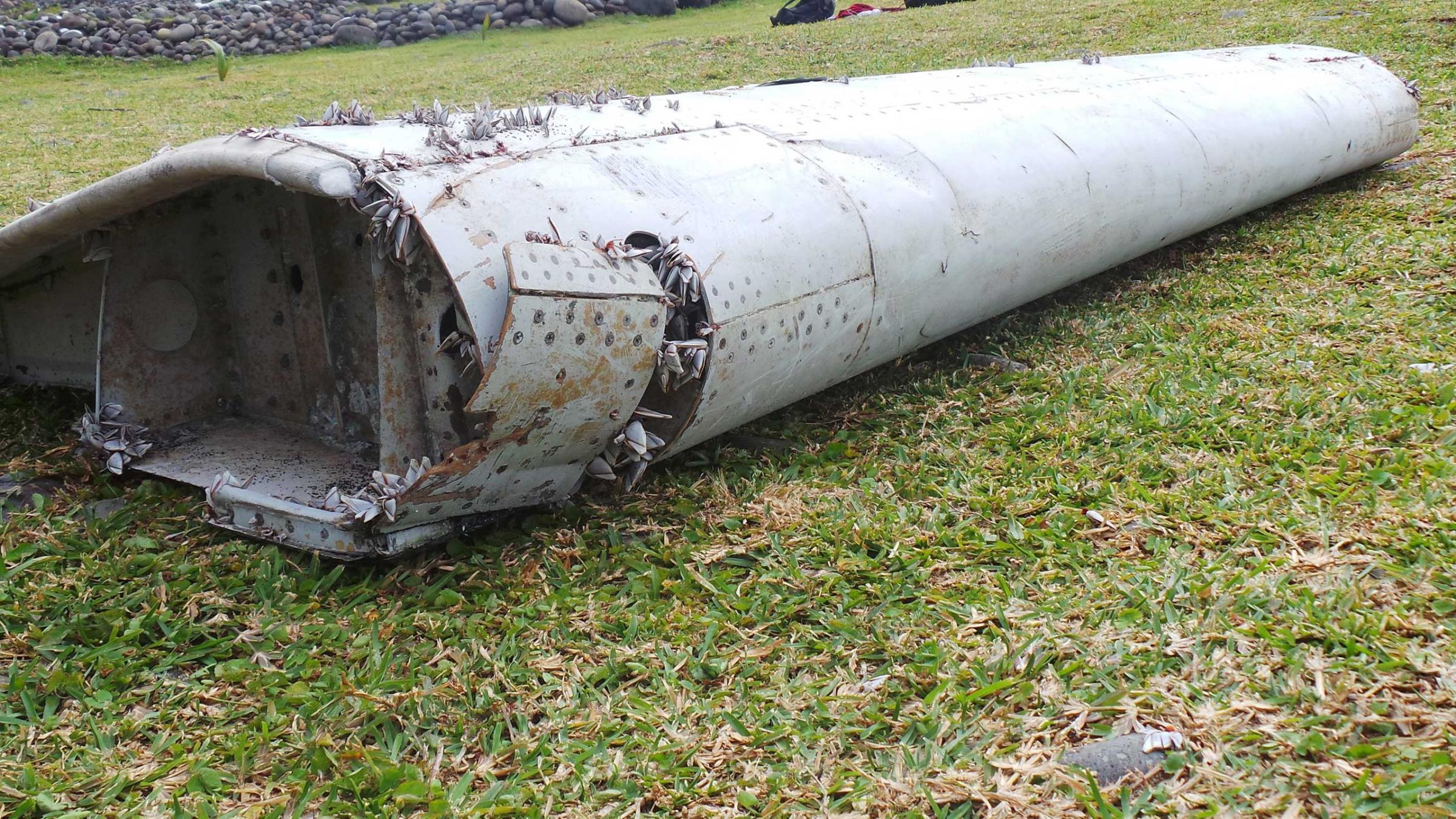 Suspected Malaysia airlines MH370 Debris Renunion