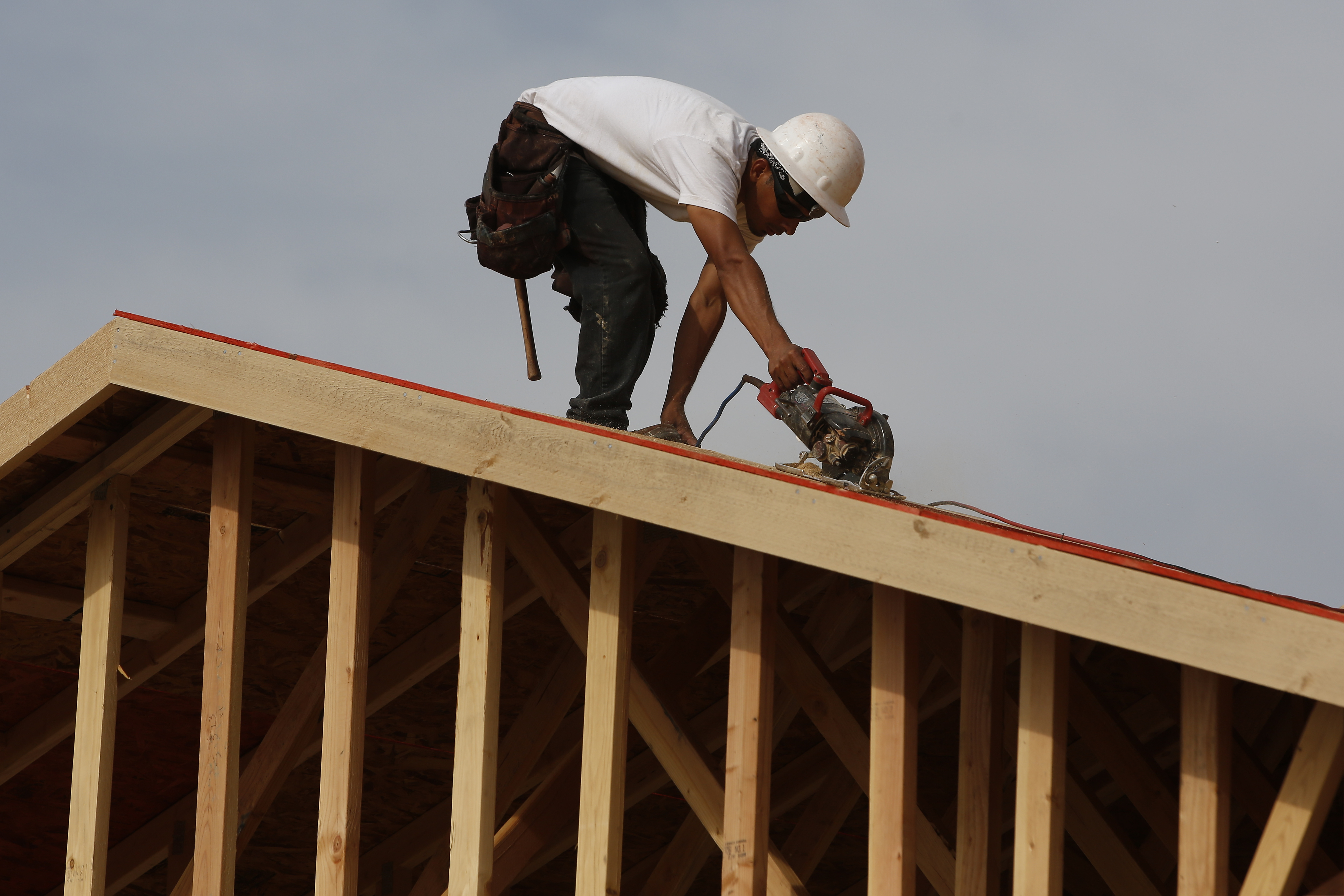 A worker builds a new Toll Brothers home. (Bloomberg&mdash;Bloomberg via Getty Images)