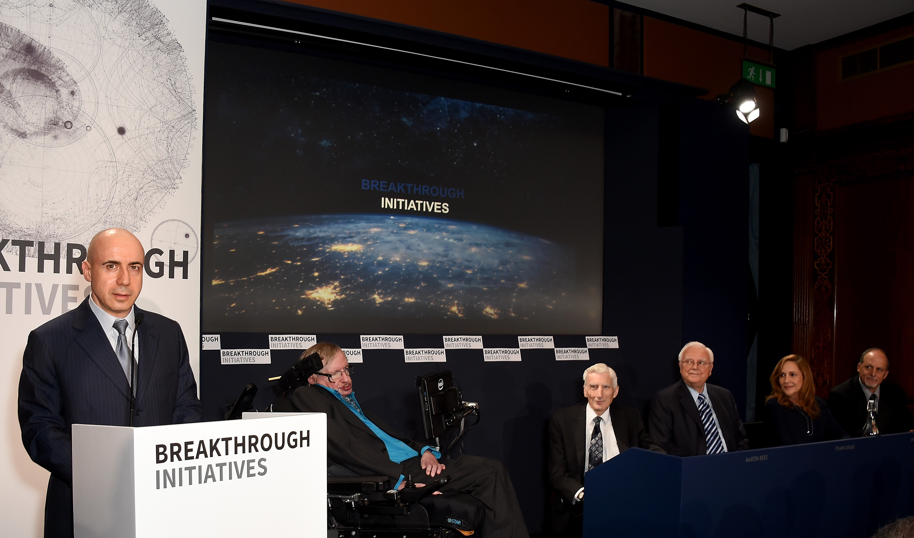 DST Global Founder Yuri Milner, Theoretical Physicist Stephen Hawking, Cosmologist and astrophysicist Lord Martin Rees, Chairman Emeritus, SETI Institute Frank Drake, Creative Director of the Interstellar Message, NASA Voyager Ann Druyan and Professor of Astronomy, University of California Geoff Marcy attend a press conference on the Breakthrough Life in the Universe Initiatives. (Stuart C. Wilson—Getty Images for Breakthrough Initiatives)