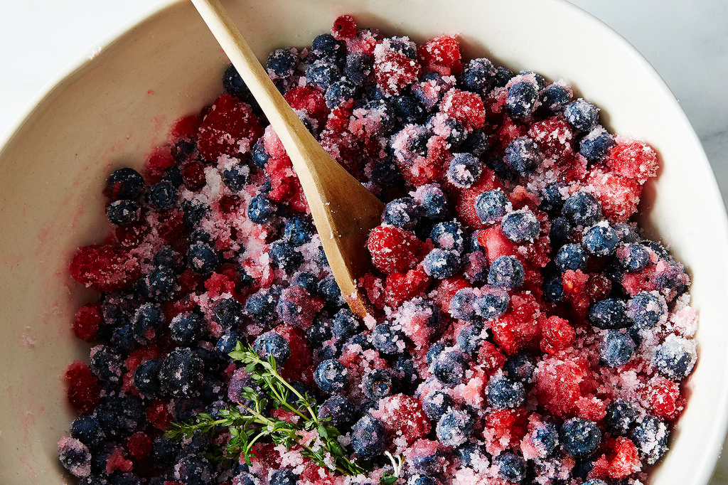 berries-bowl-sugar