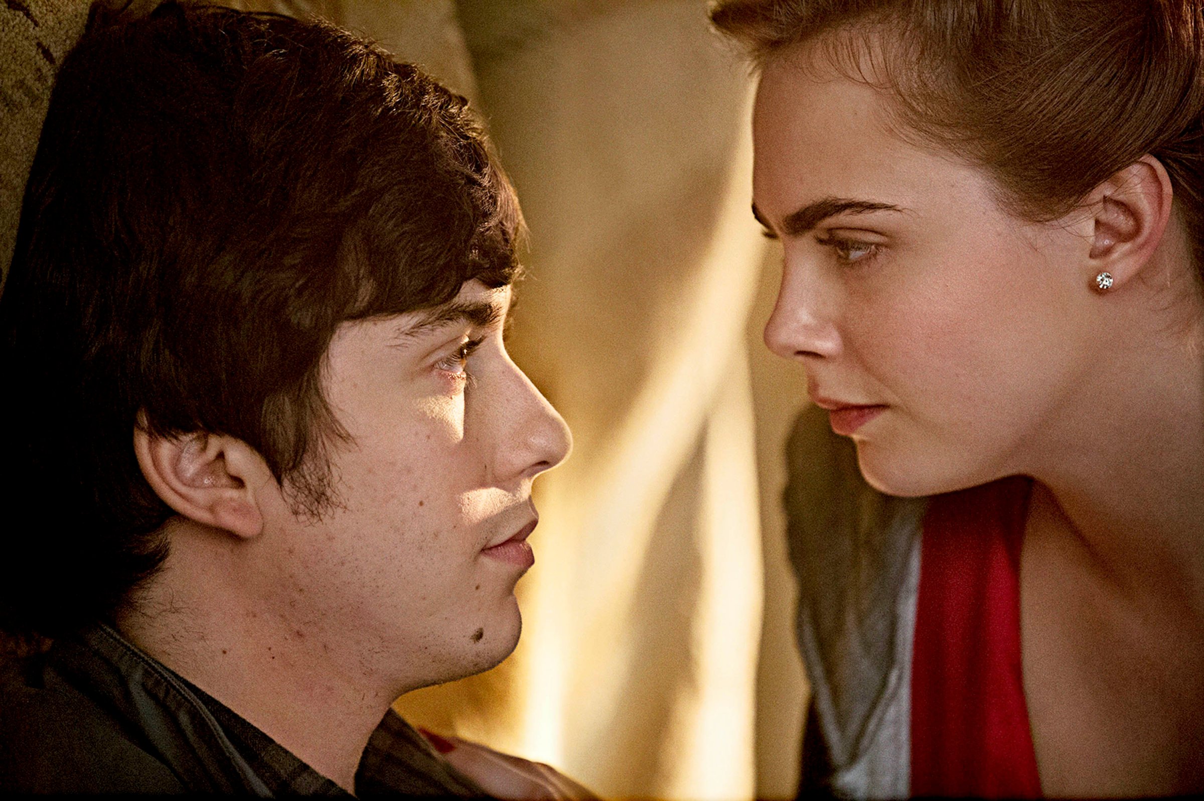 cara-delevingne-nat-wolff-paper-towns