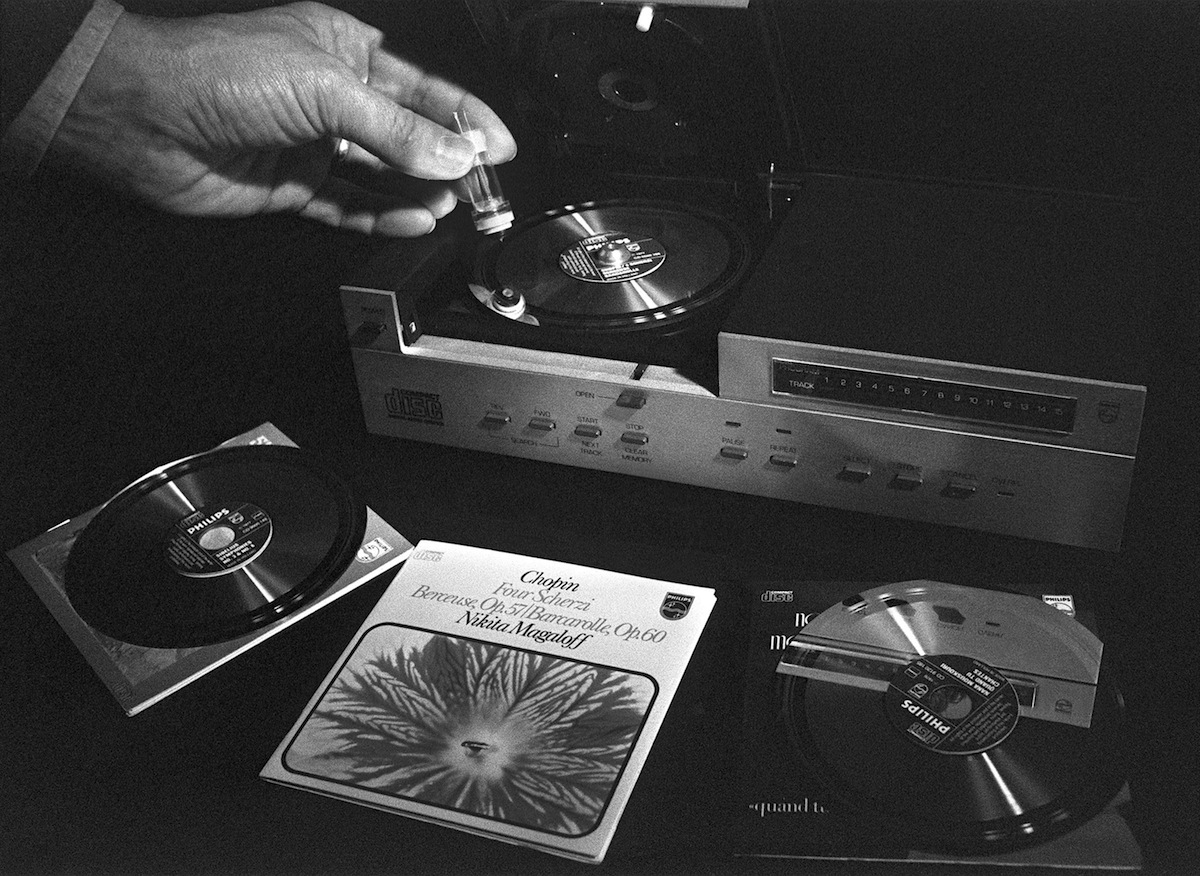 A Philips technician gives a demonstration on how to use the new compact disc (CD) on Mar. 7, 1981 in Paris. (AFP/Getty Images)