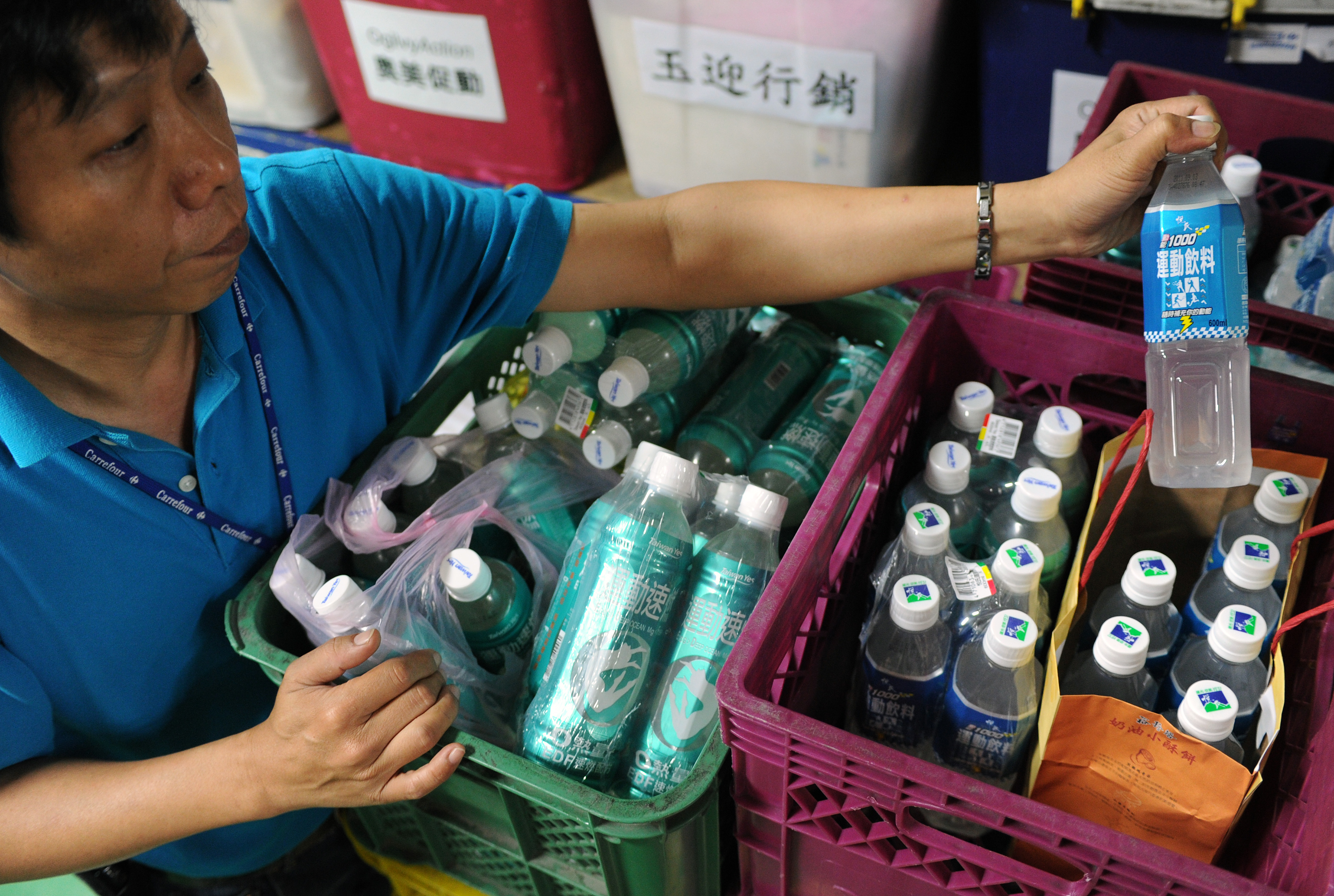 A worker displays a sports drinks containing a platicizer called DEHP after removing at a supermarket in Taiwan in 2011. (SAM YEH—AFP/Getty Images)