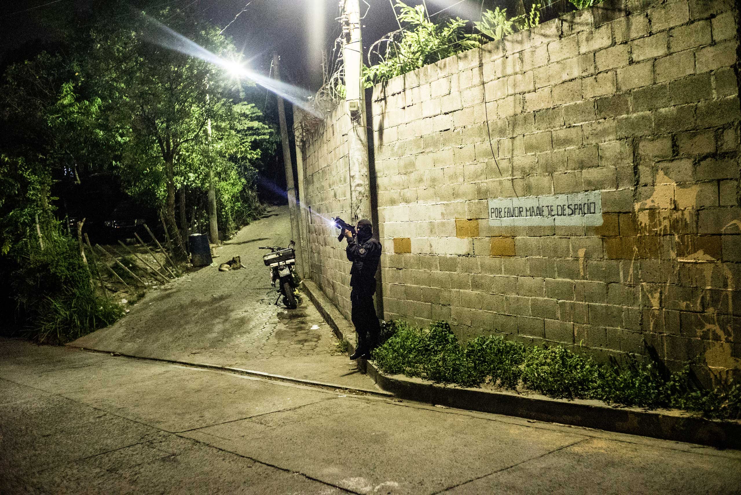 A police 
                              officer from a 
                              special unit 
                              patrols the streets 
                              of San Salvador, on May 21, 2015.