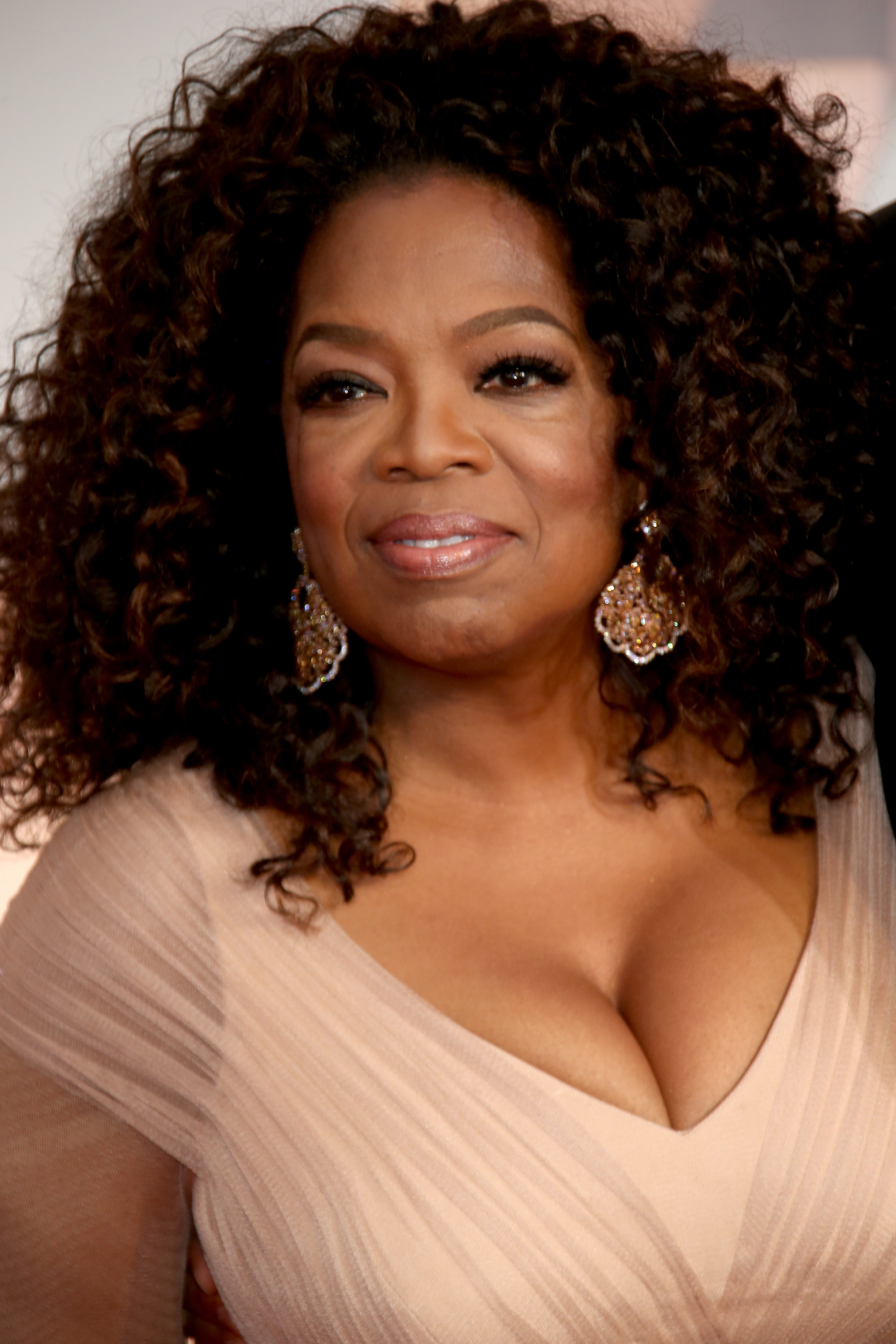 HOLLYWOOD, CA - FEBRUARY 22: Oprah Winfrey arrives at the 87th Annual Academy Awards at Hollywood &amp; Highland Center on February 22, 2015 in Los Angeles, California. (Photo by Dan MacMedan/WireImage) *** Local Caption *** Oprah Winfrey