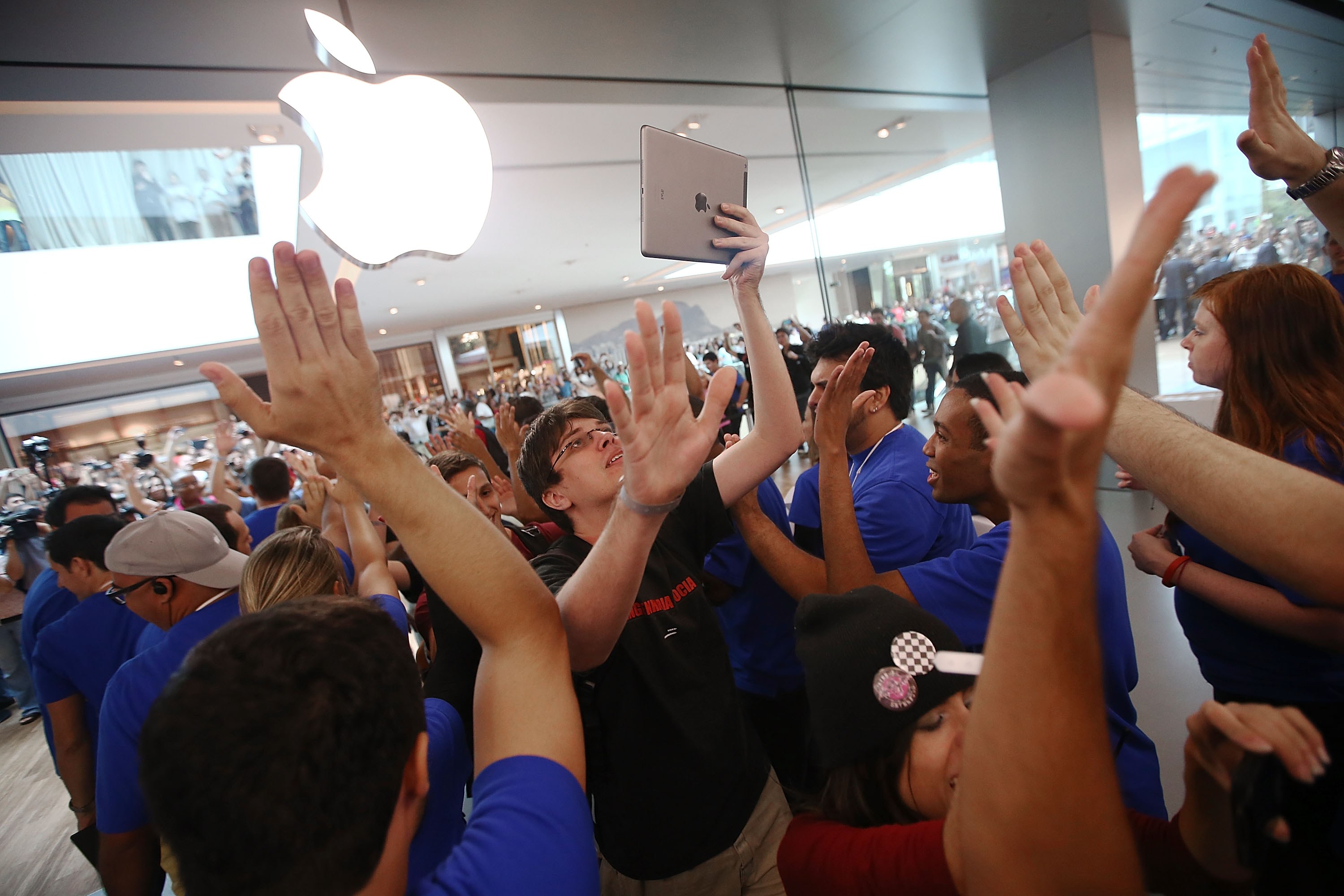 First Apple Store In South America Opens In Rio de Janeiro