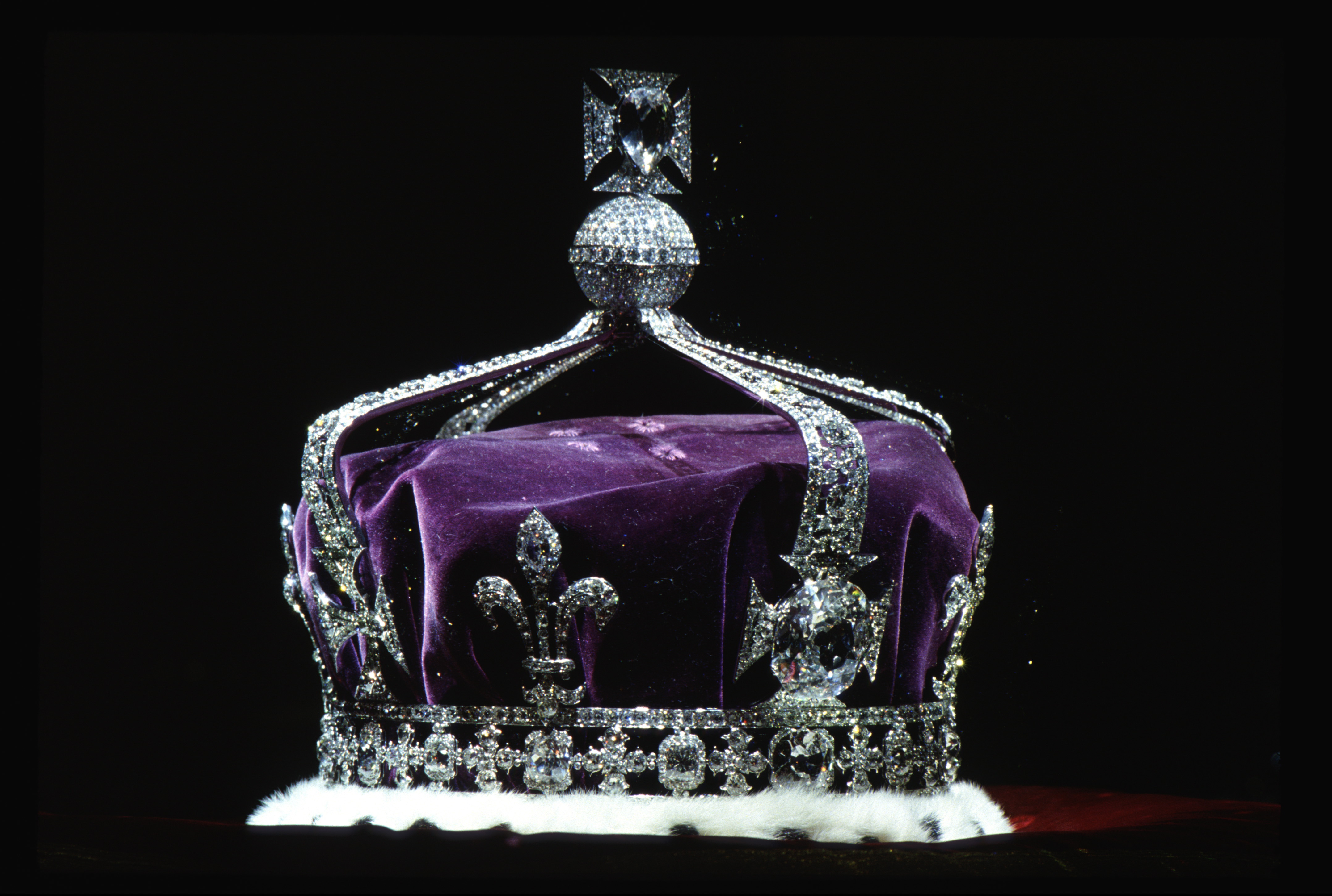 The Crown Of Queen Elizabeth The Queen Mother (1937) Made Of Platinum And Containing The Famous Koh-i-noor Diamond Along With Other Gems. (Tim Graham/Getty Images)