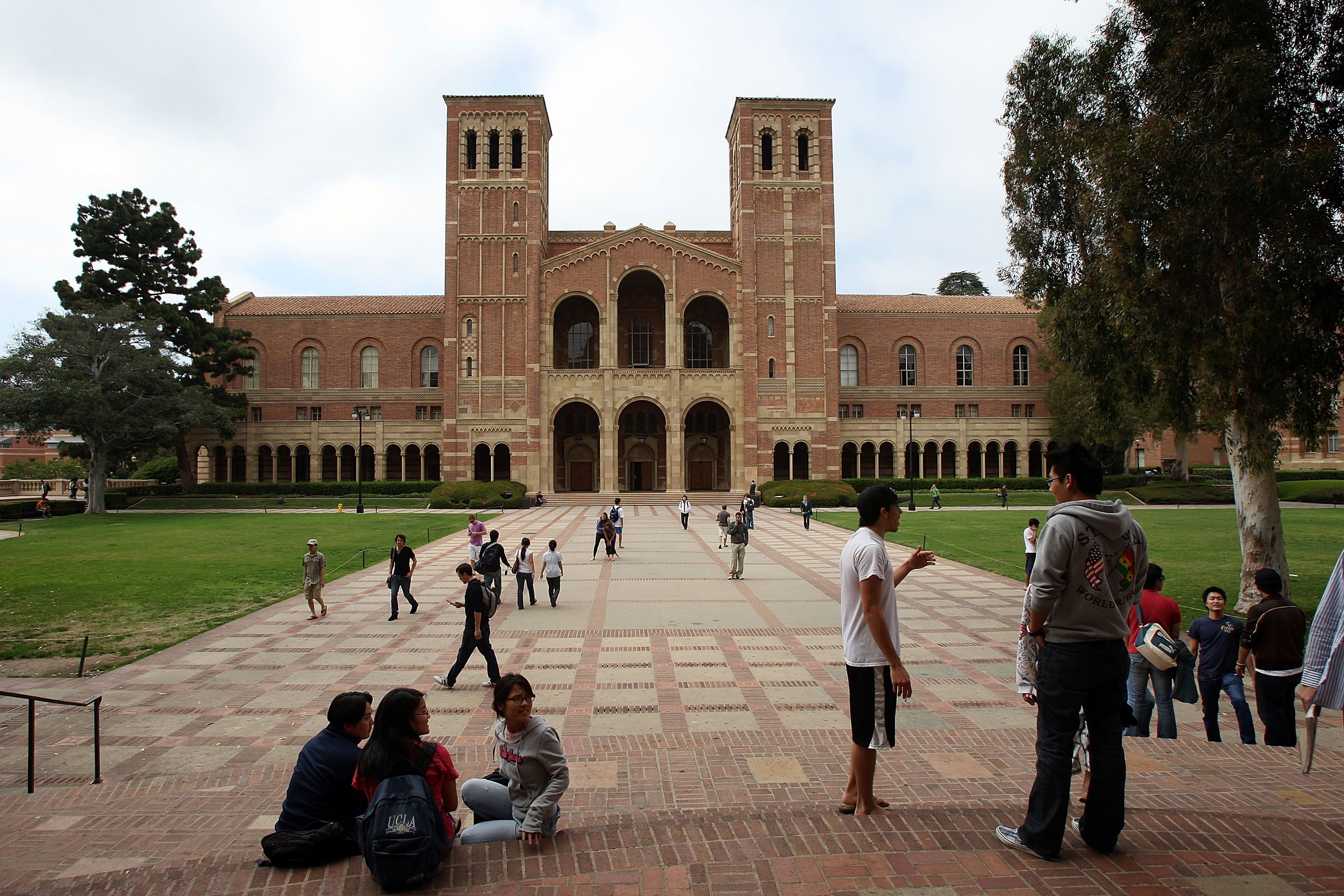 Students go about their business at University of California, Los Angeles (UCLA). (David McNew&mdash;Getty Images)