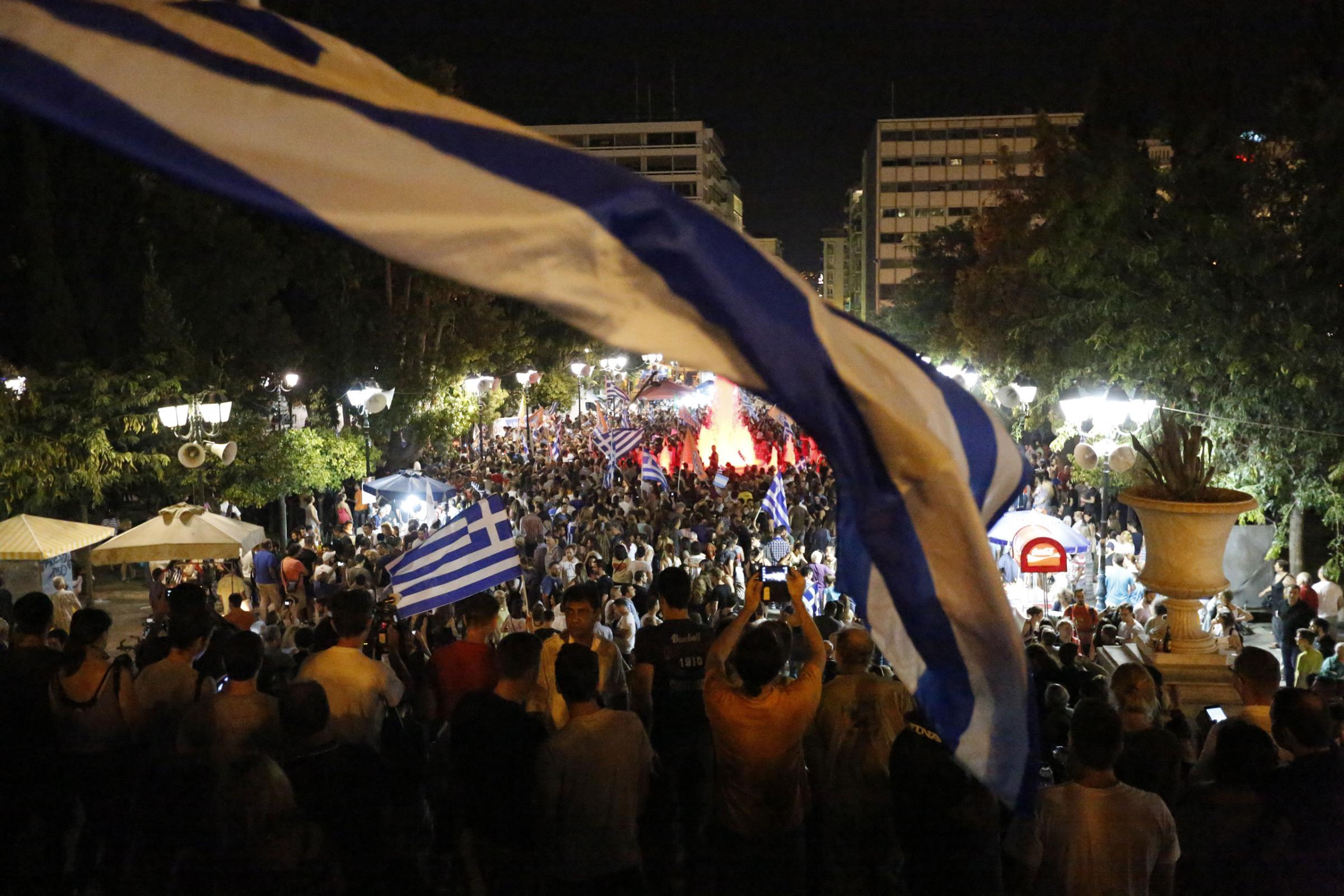 Tens of thousands of Greeks came to the city center of Athens to celebrate the victory of the "No" campaign.