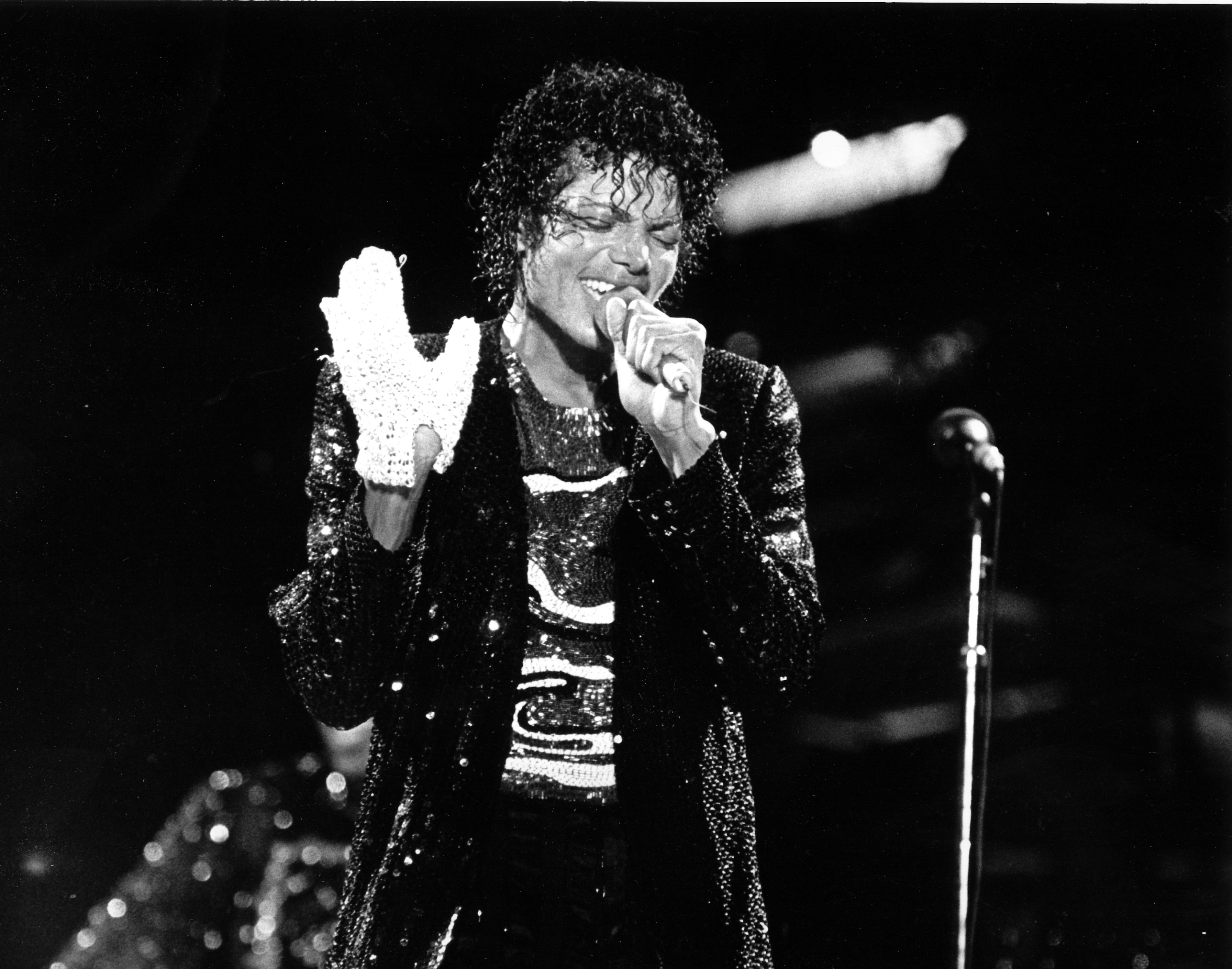 Michael Jackson white glove