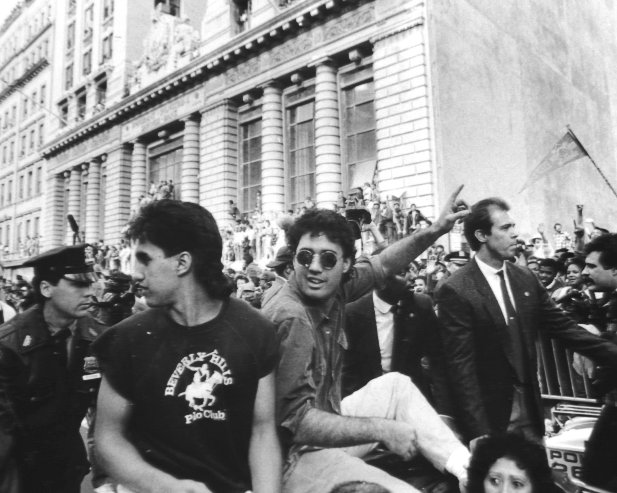 UNITED STATES - OCTOBER 28: Thousands greet pitcher Ron Darling at New York Mets' parade as he arrives at City Hall.