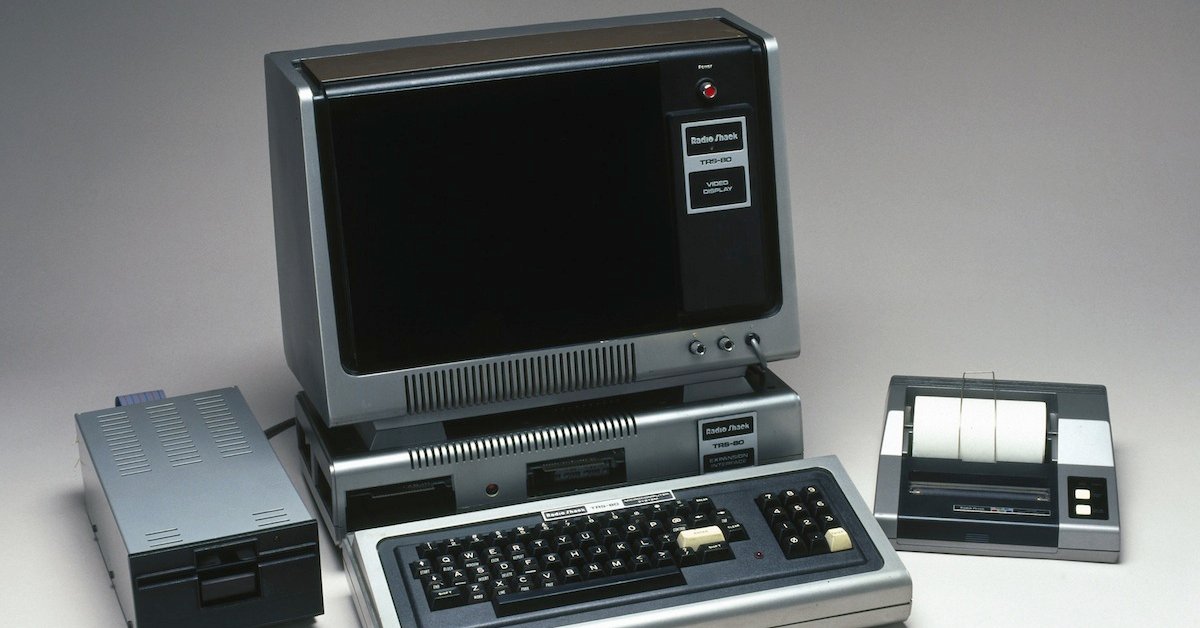 Как назывался 1 персональный компьютер. Персональный компьютер TRS-80. Компьютеры IBM 80-Х. Tandy TRS-80. Tandy Radio Shack TRS-80.