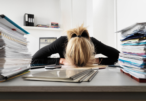 woman-stressed-work-desk