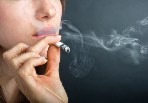 Le tabagisme occasionnel augmente chez les jeunes femmes américaines |  Temps