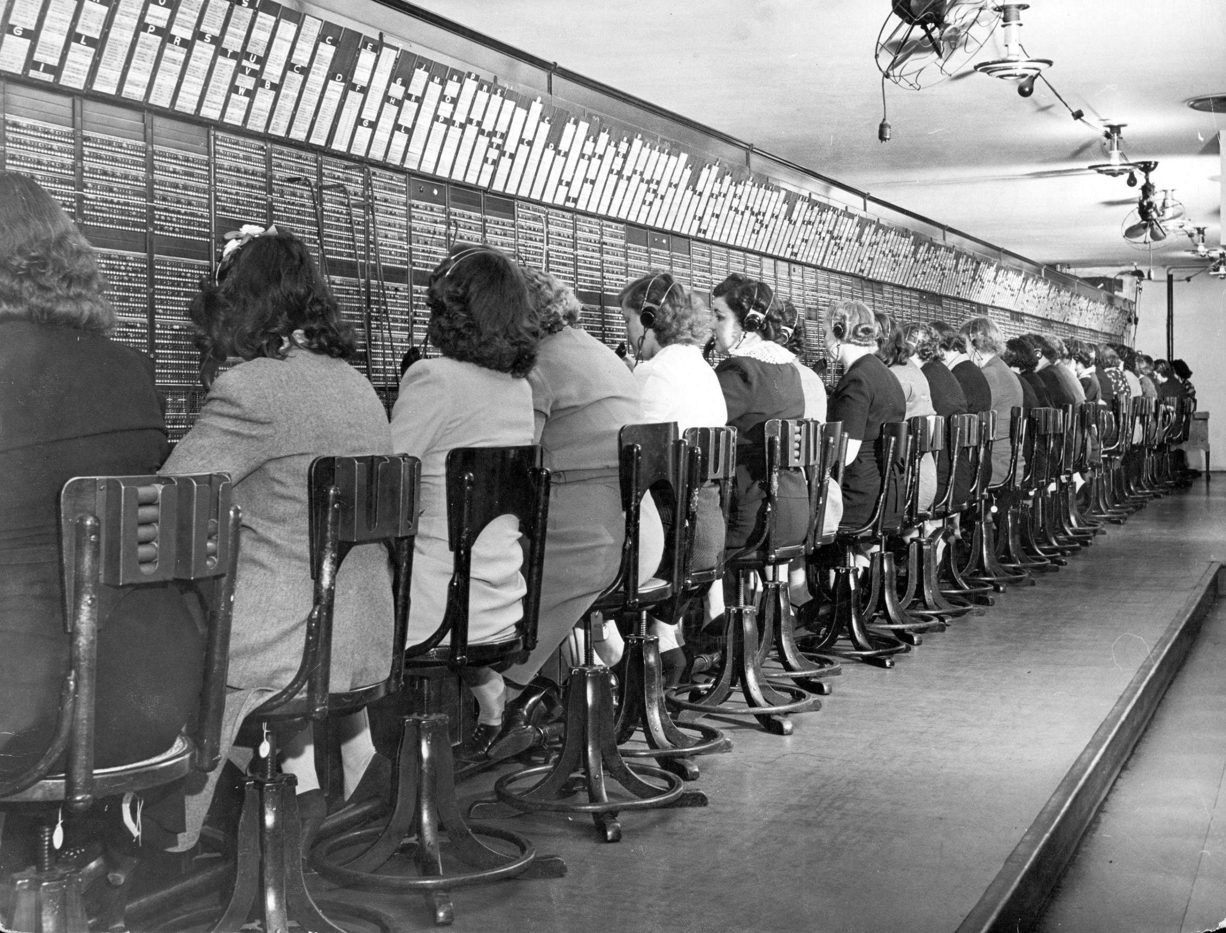 Telephone operators 1944