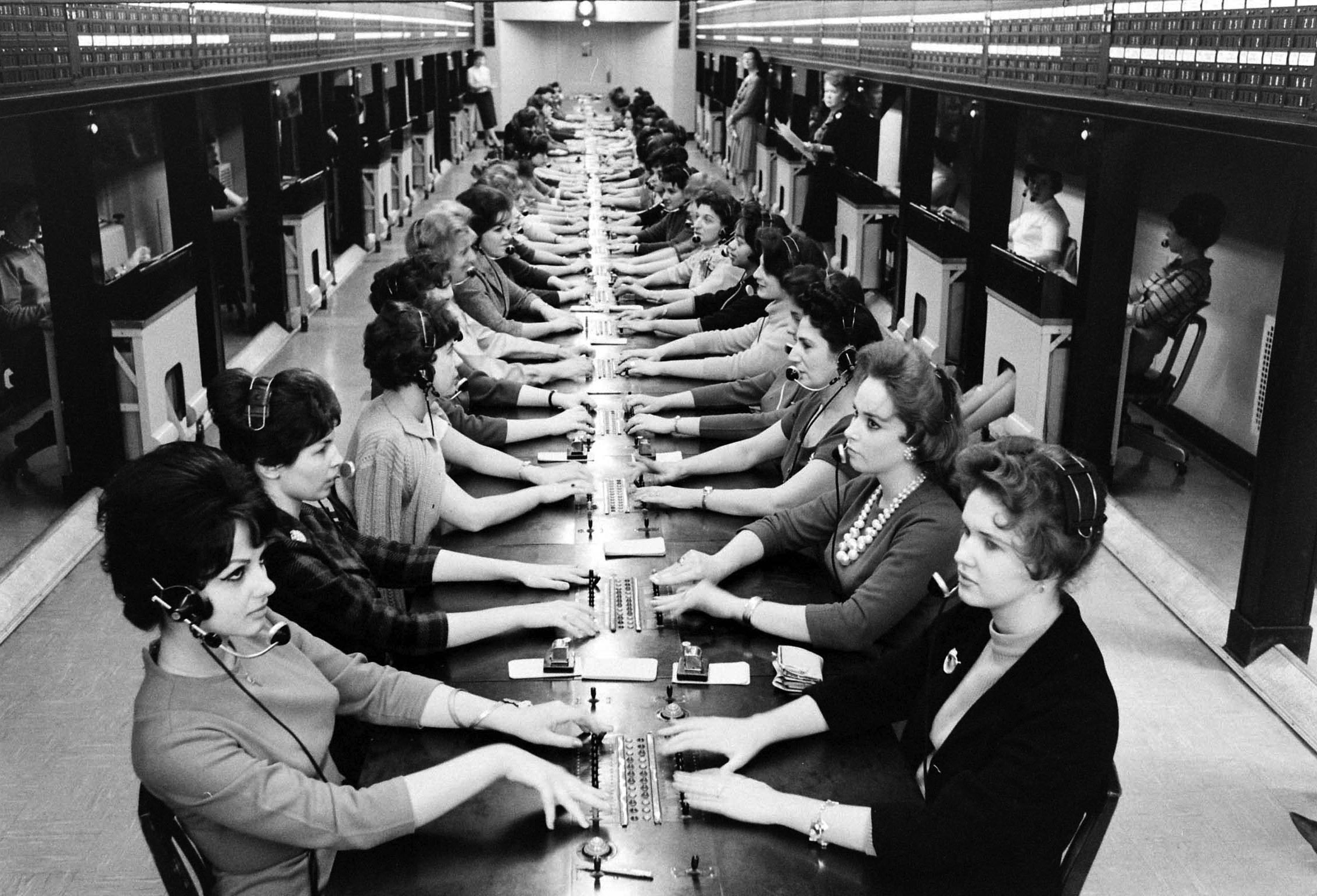 Telephone operators, 1961