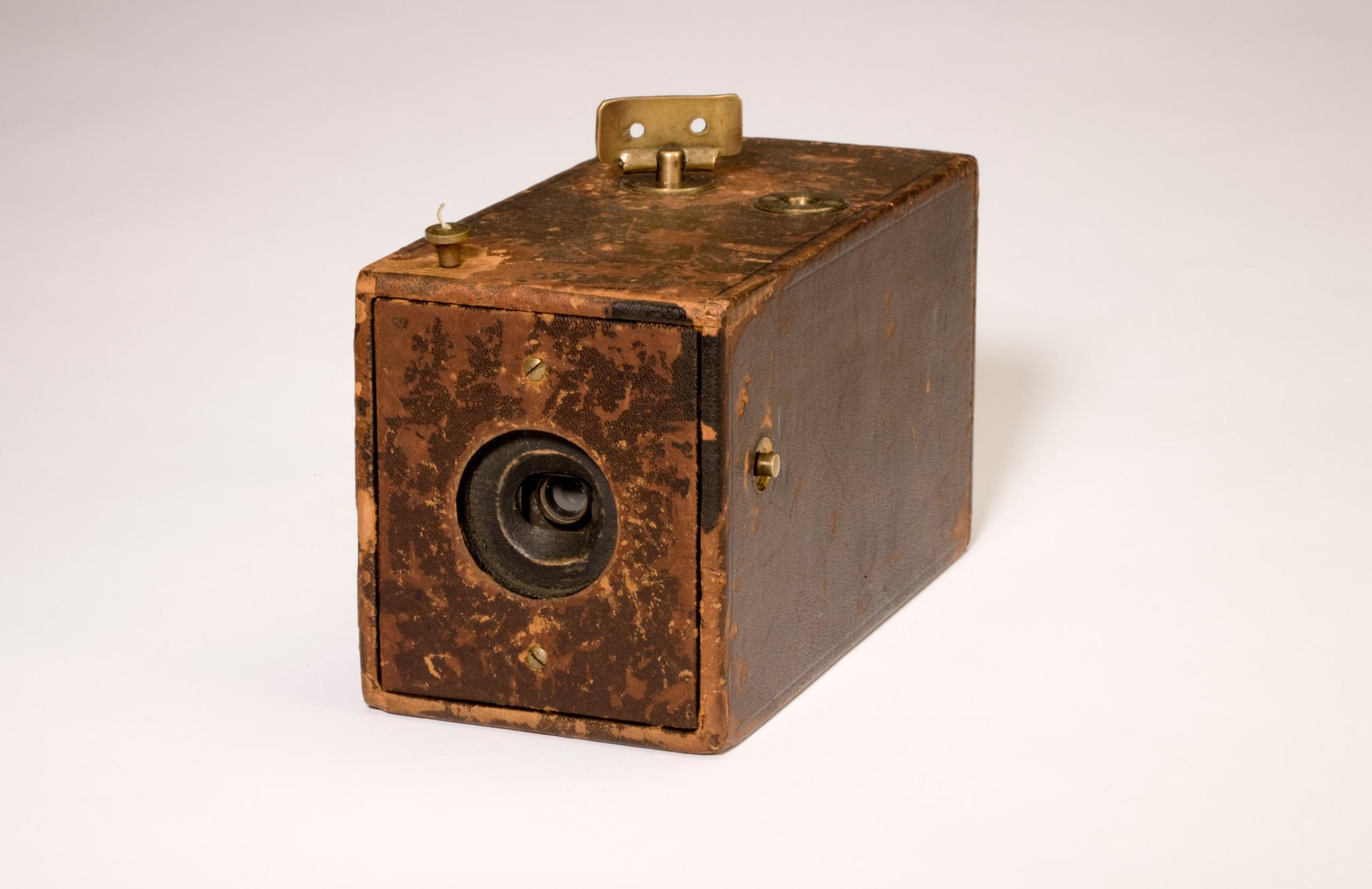 George Eastman ordered six sample cameras from Brownell Manufacturing in November 1887 for testing purposes. This is the only known survivor of those six, making it the oldest known Kodak camera
