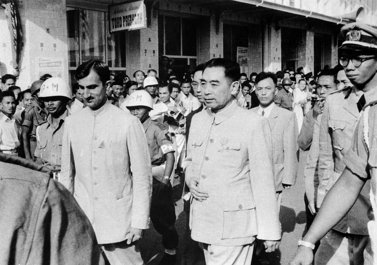 Zhou En-Lai, chief of the Chinese government, arrives at the Non-Aligned Countries Conference, on April 17, 1955 (Gamma-Keystone / Getty Images)