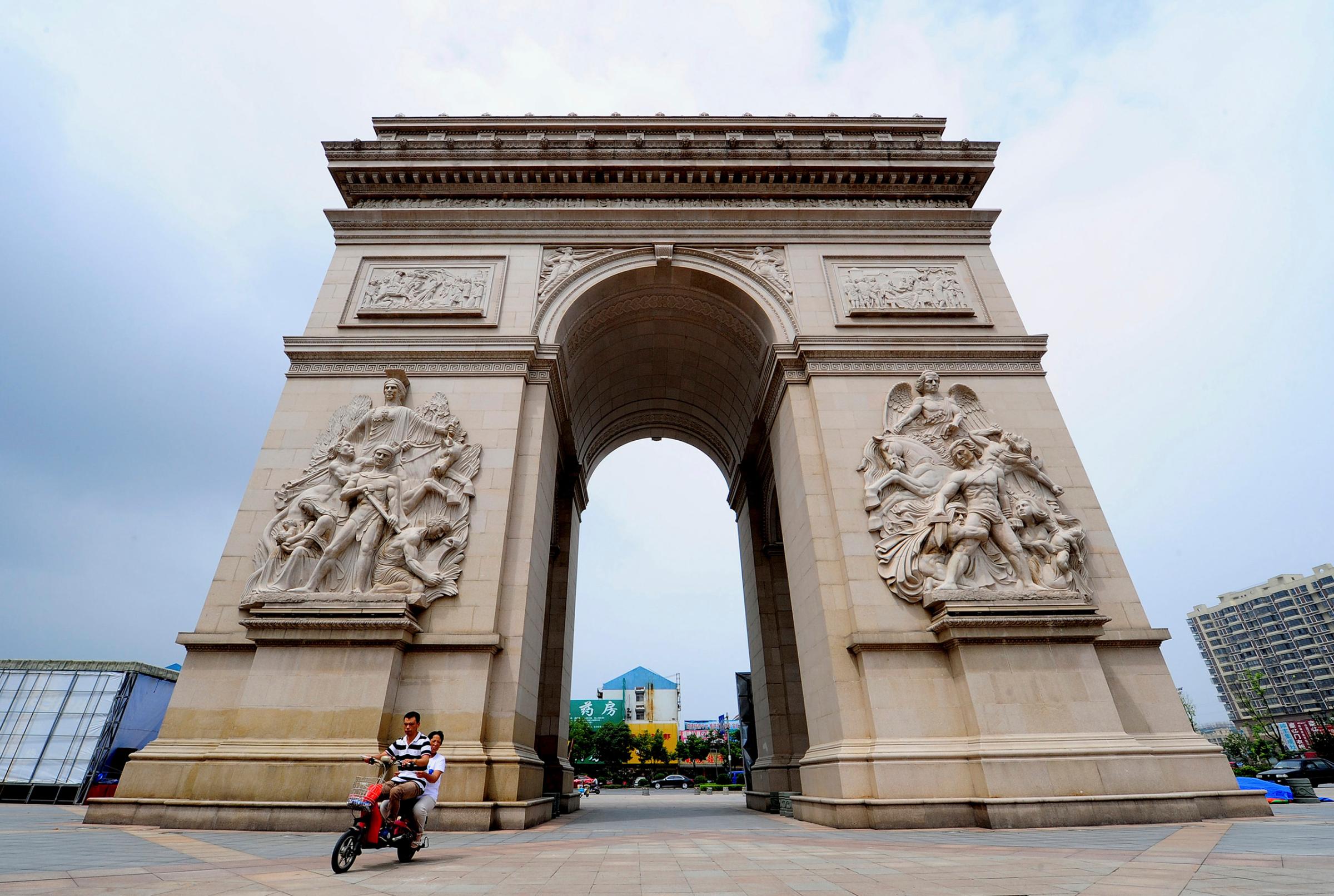 chinese-replicas-famous-monuments
