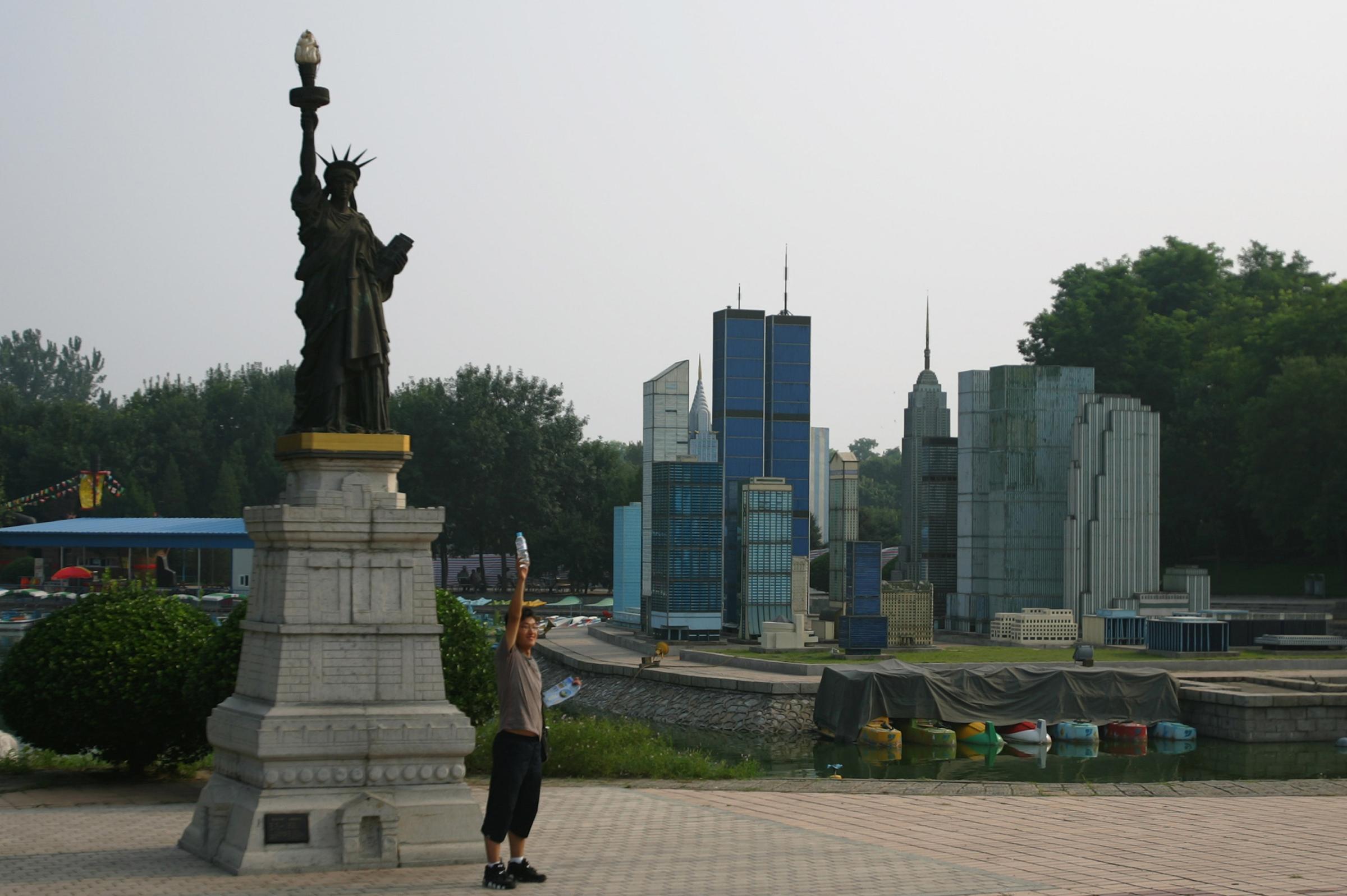 chinese-replicas-famous-monuments