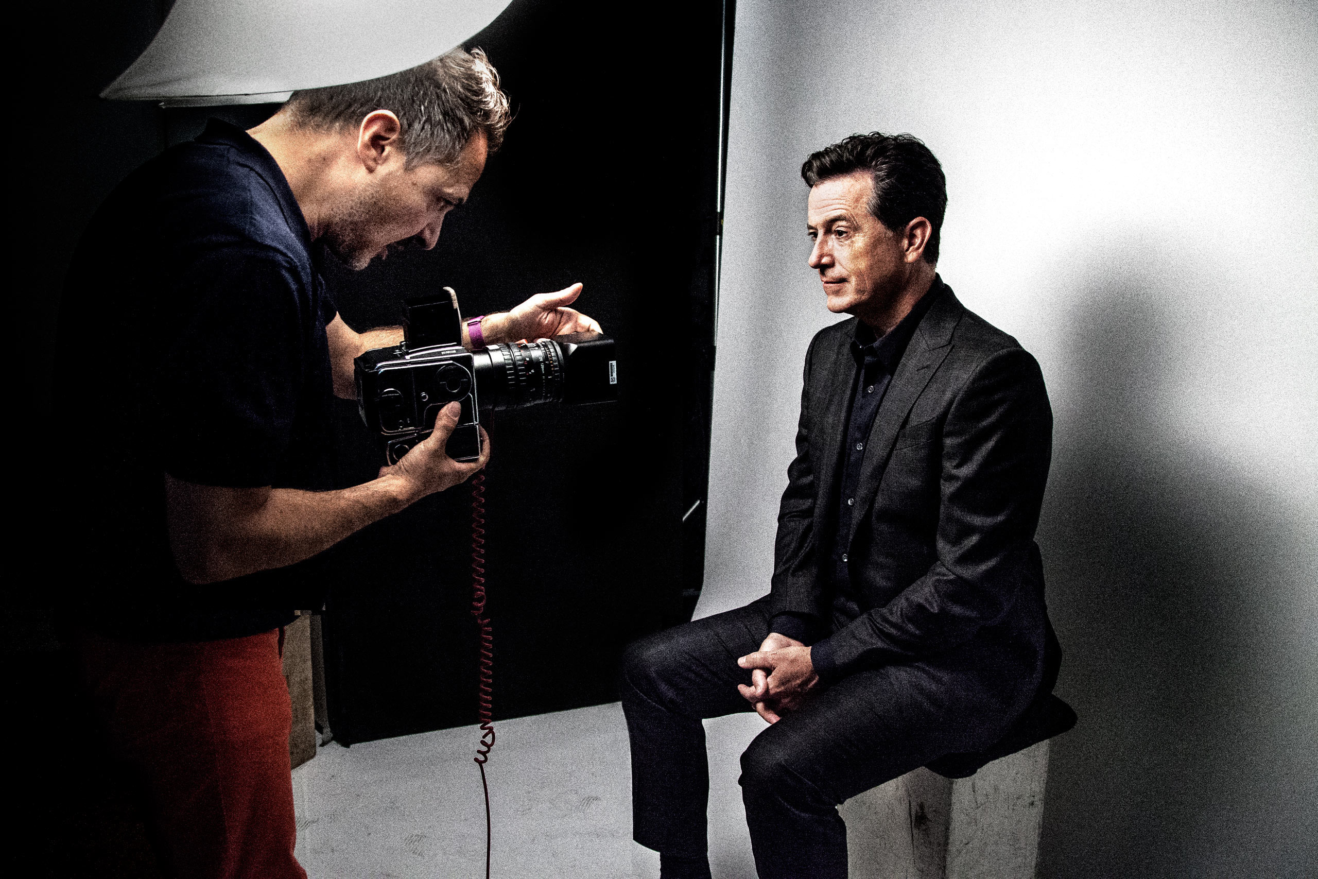Platon photographing Stephen Colbert at his studio. (Cory Vanderploeg)