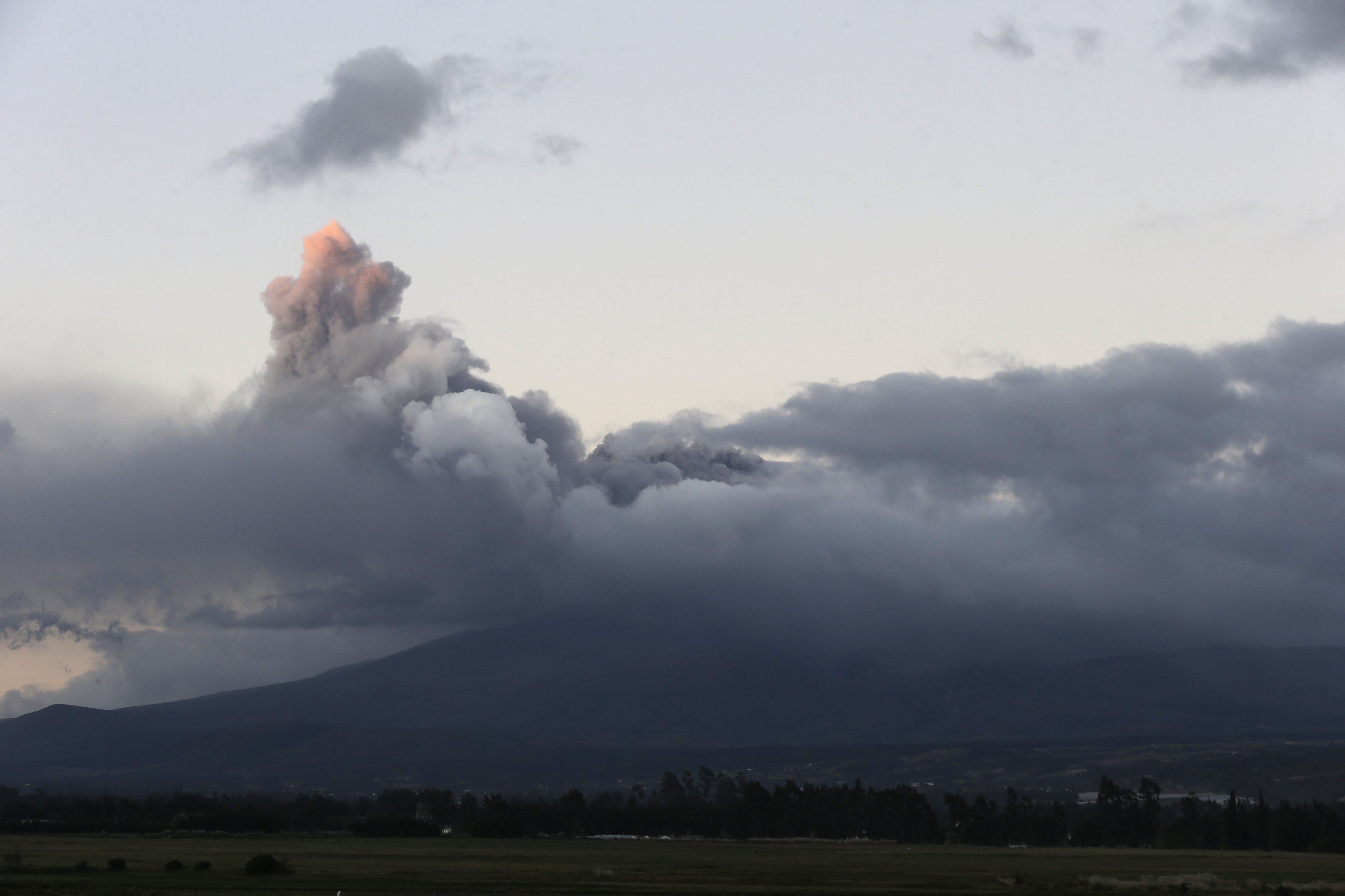 A view of Cotopaxi volcano spewing ashes as seen from Latacunga, Ecuador on Aug. 15, 2015. (Dolores Ochoa—AP)