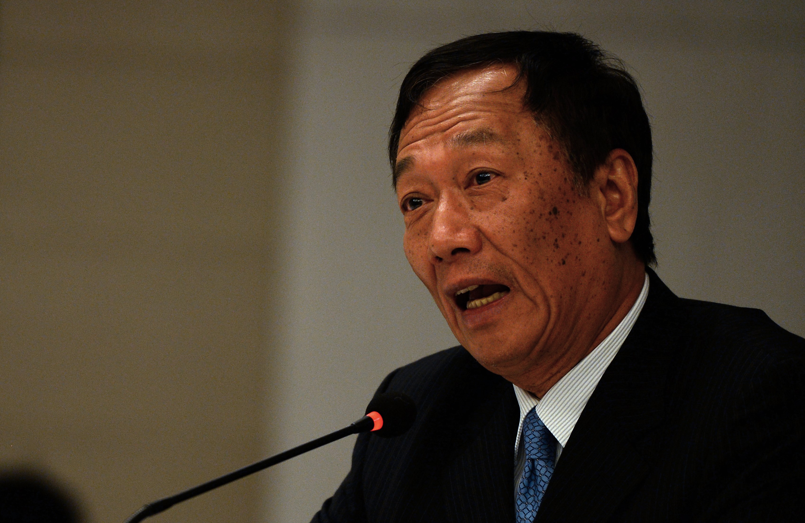 Chief Executive Officer of Taiwan-based electronics firm Foxconn Terry Gou addresses a press conference in New Delhi on Aug. 5, 2015. (Chandan Khanna—AFP/Getty Images)