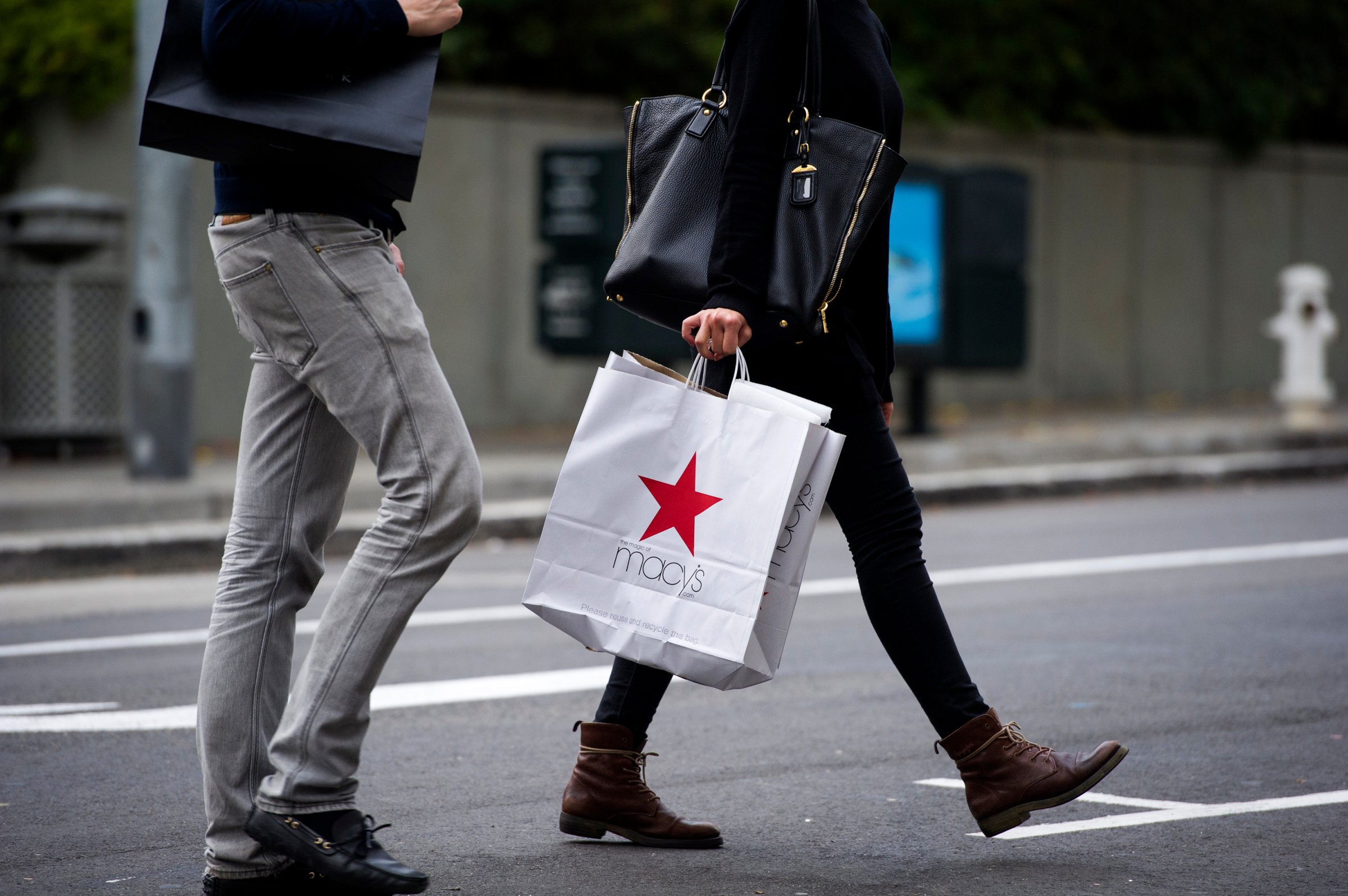 Shoppers In Union Square Ahead Of Consumer Comfort Figures