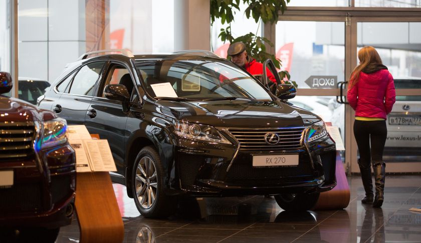 A customer checks out the interior of a Lexus RX270 vehicle for sale inside a Lexus automobile dealership, a unit of Toyota Motor Corp., in Moscow, Russia, on Tuesday, Dec. 16, 2014. Surging borrowing costs pile pressure on the economy of the world's biggest energy exporter, buckling under the weight of slumping crude prices and the impact of the sanctions imposed over the conflict in Ukraine. Photographer: Andrey Rudakov/Bloomberg