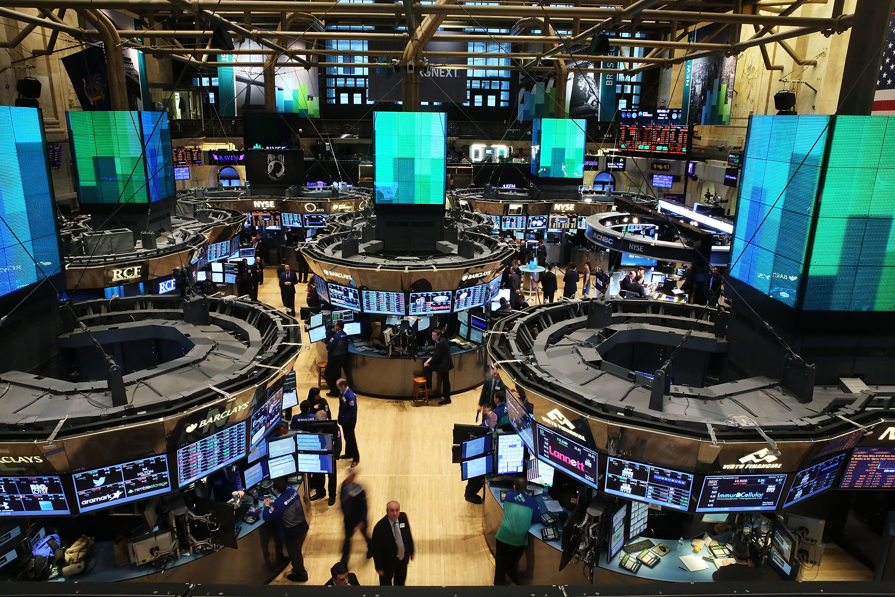 Traders work on the floor of the New York Stock Exchange on January 14, 2014 in New York City. (Spencer Platt&mdash;Getty Images)