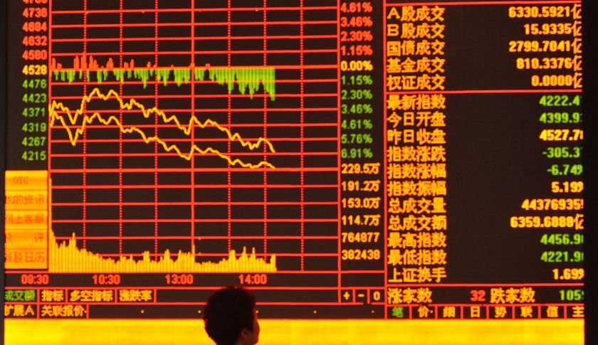 FUYANG, CHINA - JUNE 26：(CHINA OUT) An investor observes stock market at a stock exchange hall on June 26, 2015 in Fuyang, Anhui province of China. Chinese stocks dropped sharply on Friday. The benchmark Shanghai Composite Index lost 334.91 points, or 7.40 percent, to close at 4192.87 points. The Shenzhen Component Index shed 1293.66 points, or 8.24 percent, to 14398.78 points. (Photo by ChinaFotoPress)***_***