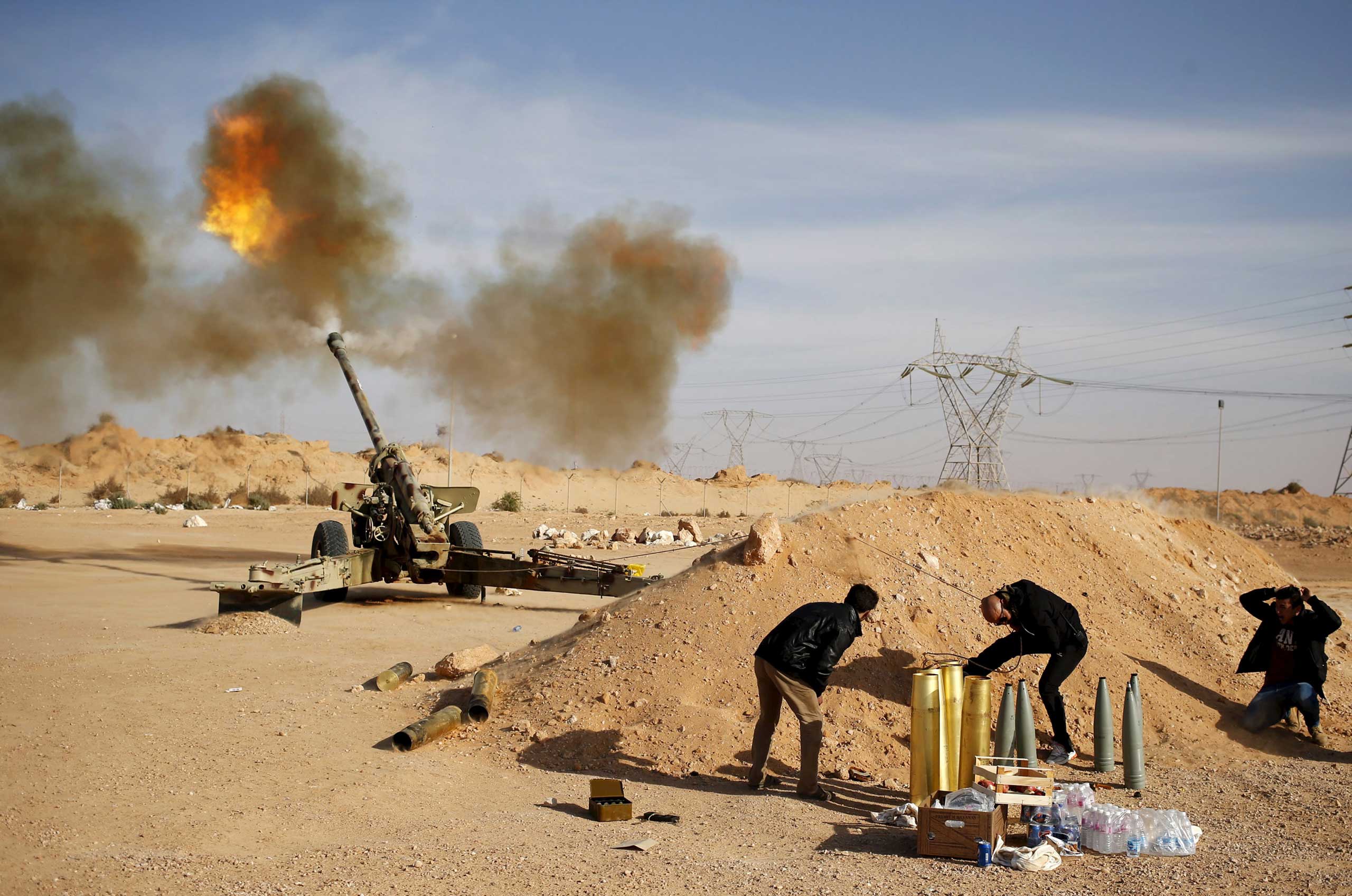 Libya Dawn fighters fire an artillery cannon at ISIS militants near Sirte in  March 2015. (Goran Tomasevic— Reuters)