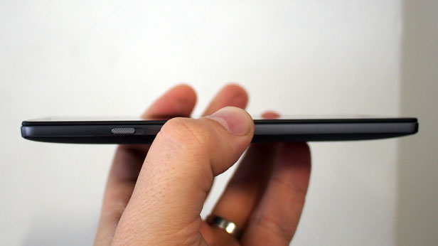 oneplus-2-holding-side-view