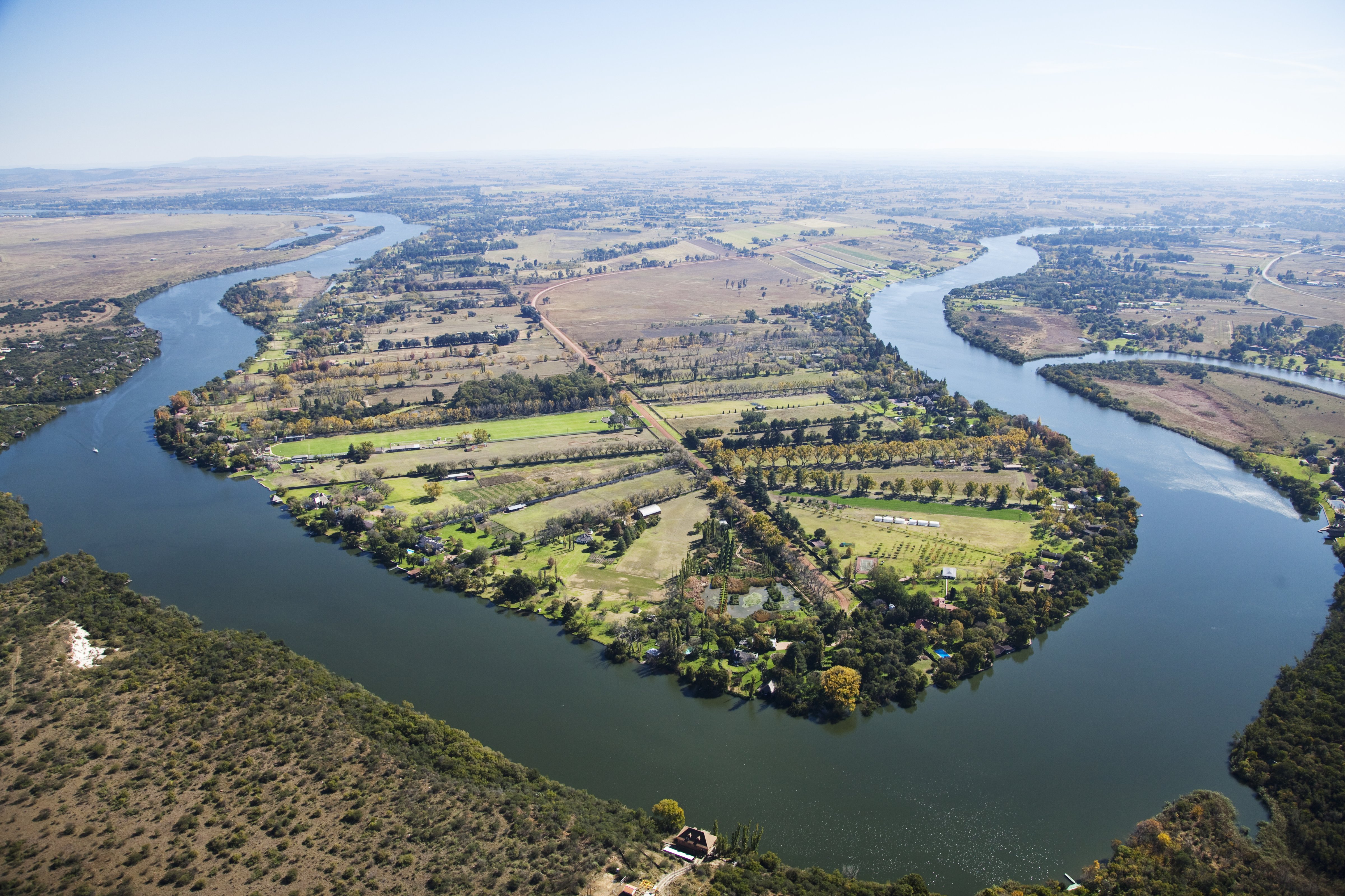 Vaal River, Aerial view, Gauteng Province, Free State Province, South Africa (Richard du Toit&mdash;Gallo Images/Getty Images)
