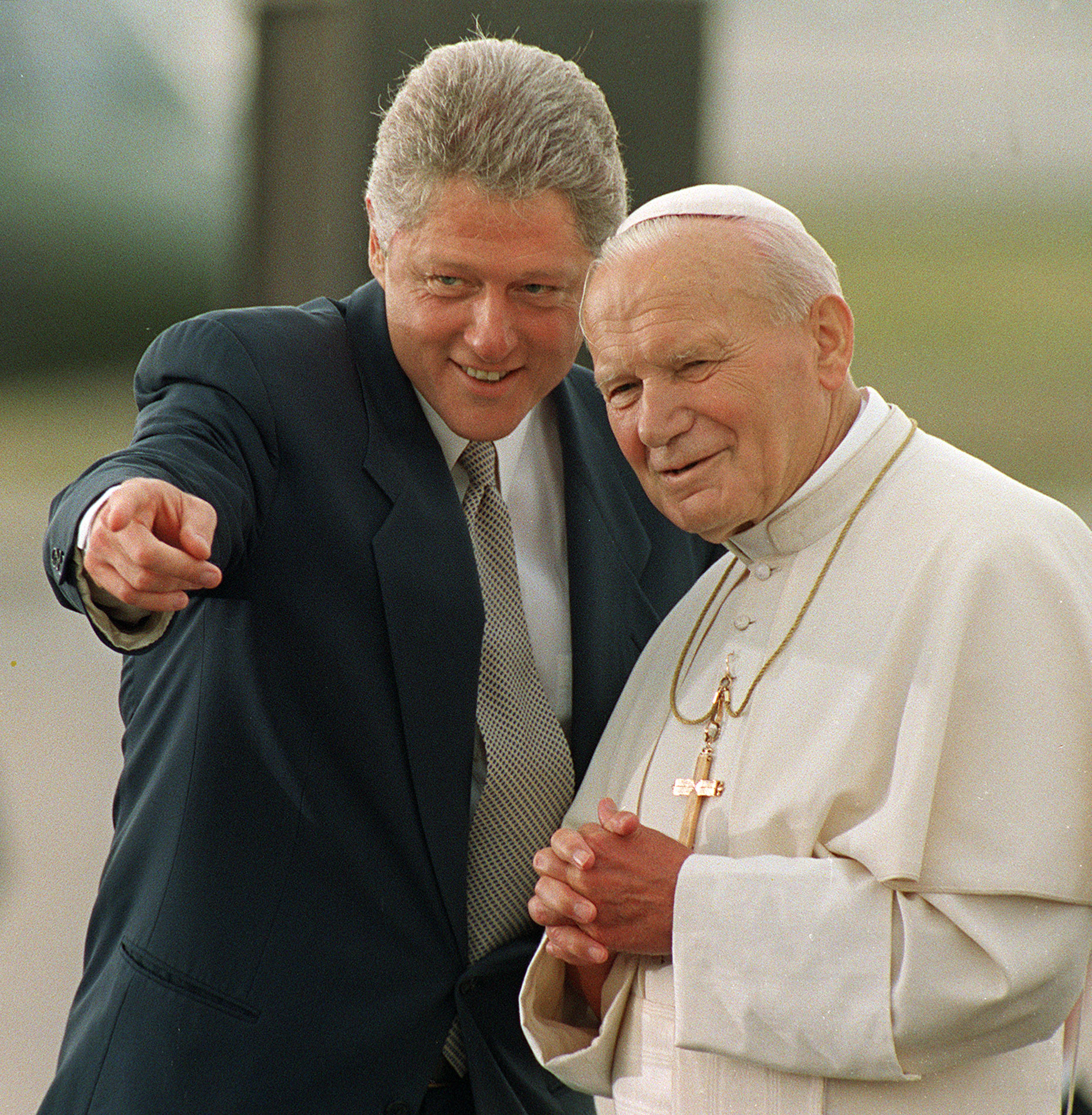 US President Bill Clinton points out people in the crowd to Pope John Paul II on August, 12, 1993 in Denver, Colorado.