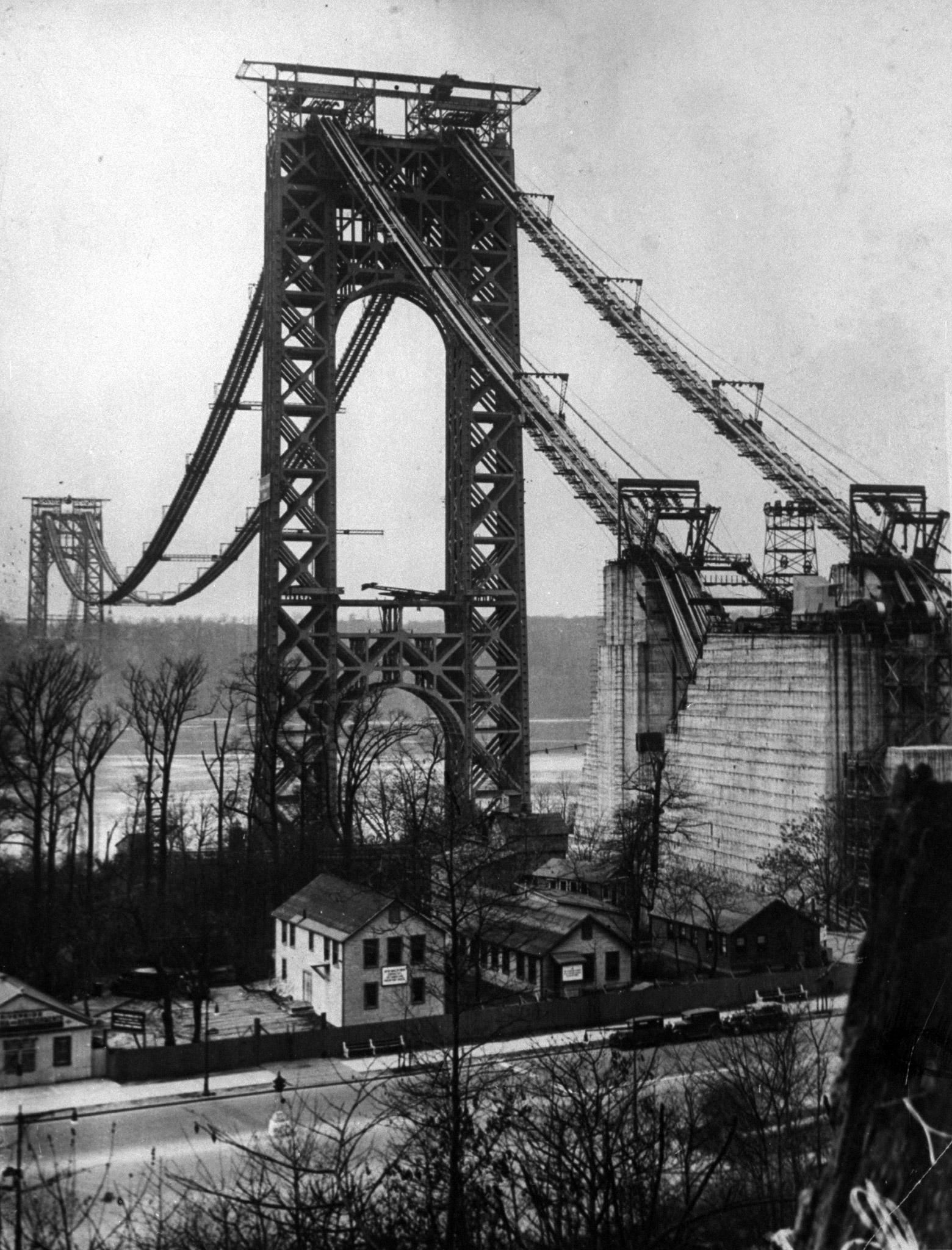 Main towers and cables of the George Washington Bridge under construction that linked New York to New Jersey when it opened, the longest suspension bridge in the world. 1927.