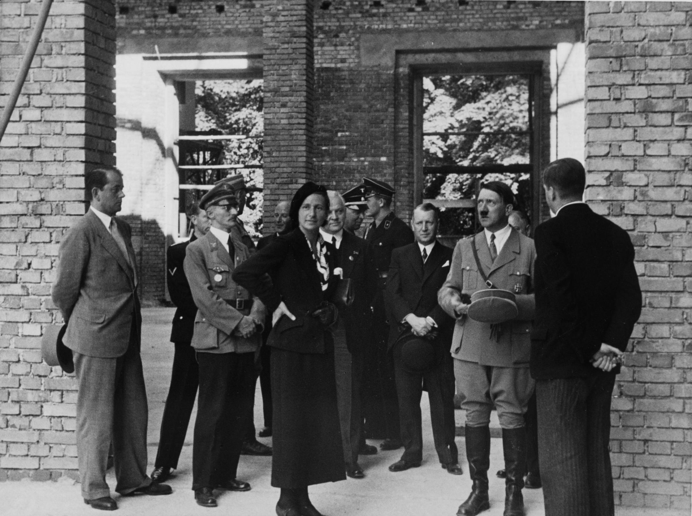 Heinrich Hoffmann, photograph of Albert Speer (far left), Gerdy Troost, Hitler, and others inspecting the House of German Art construction site in Munich on June 29, 1935, on the occasion of the topping-out ceremony.
