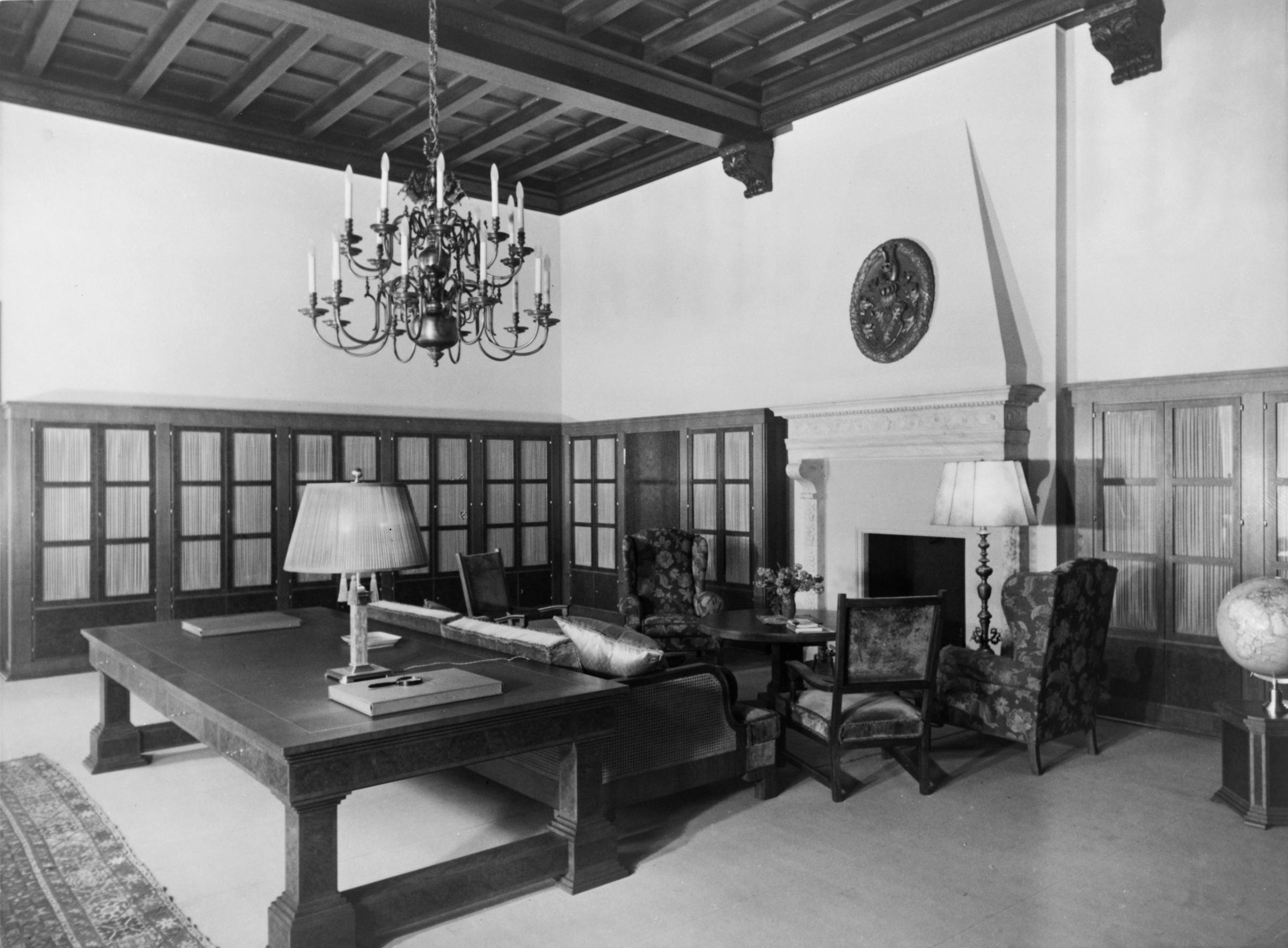 Heinrich Hoffmann, photography of Hitler’s private library on the second floor of the Old Chancellery in Berlin after the 1934 renovation by the Atelier Troost