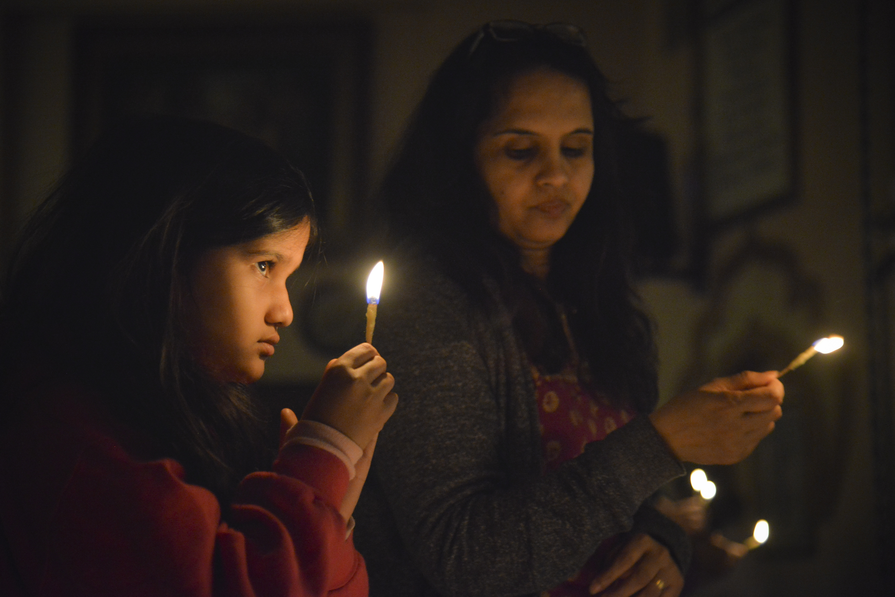 Simran Mattikalli, 7, and her mother Kavitha, of Potomac, MD, celebrate Diwali (The Washington Post/Getty Images)