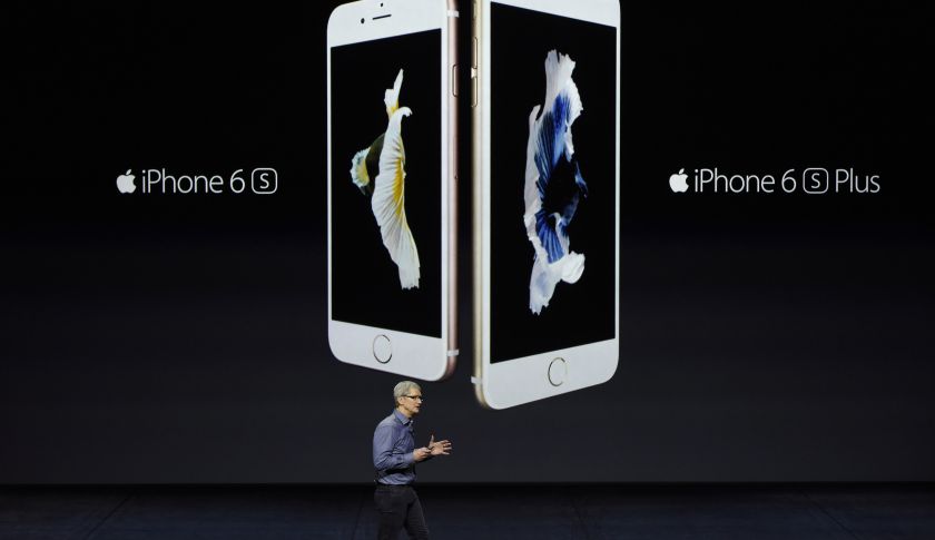 Tim Cook, chief executive officer of Apple, introduces the iPhone 6s and 6s Plus during an Apple product announcement in San Francisco, Calif. (Bloomberg&mdash;Bloomberg via Getty Images)