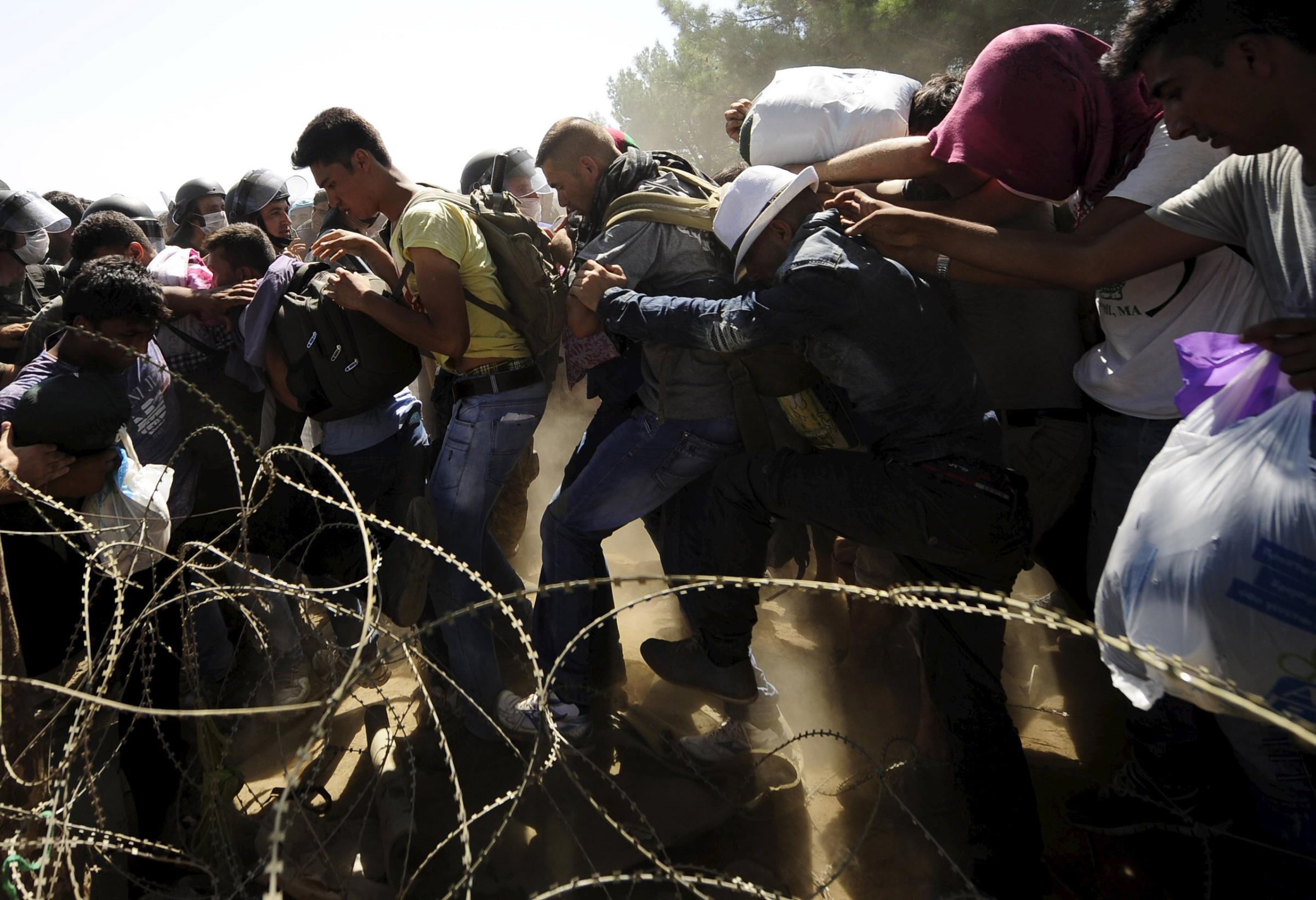 Migrants rush Greece Macedonia Border September 2015