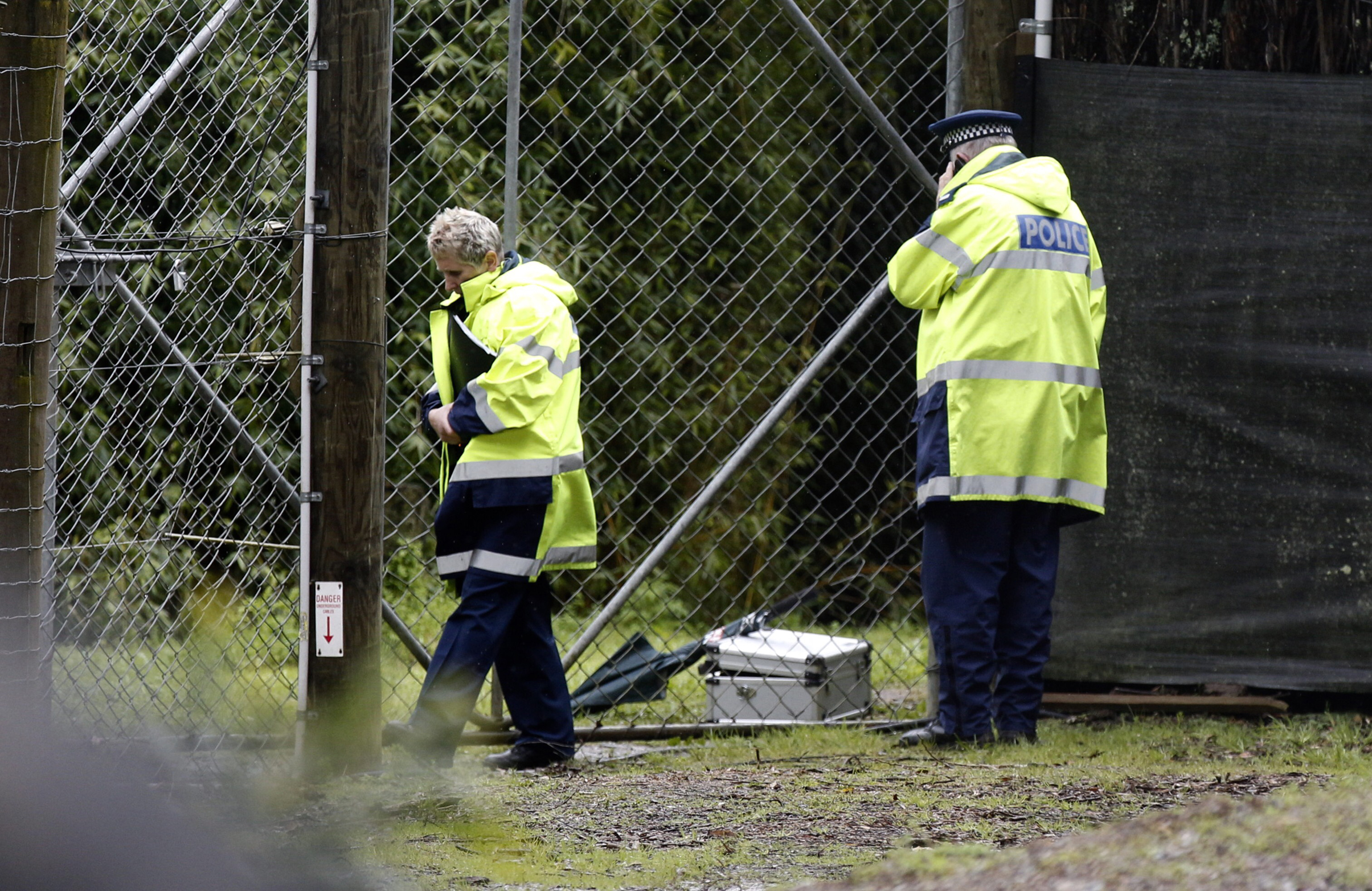 Police stand at the shut gates at Hamilton Zoo after a female zookeeper was killed by one of the tigers at the zoo in Hamilton, New Zealand, on Sept. 20, 2015 (Nick Reed—AP)