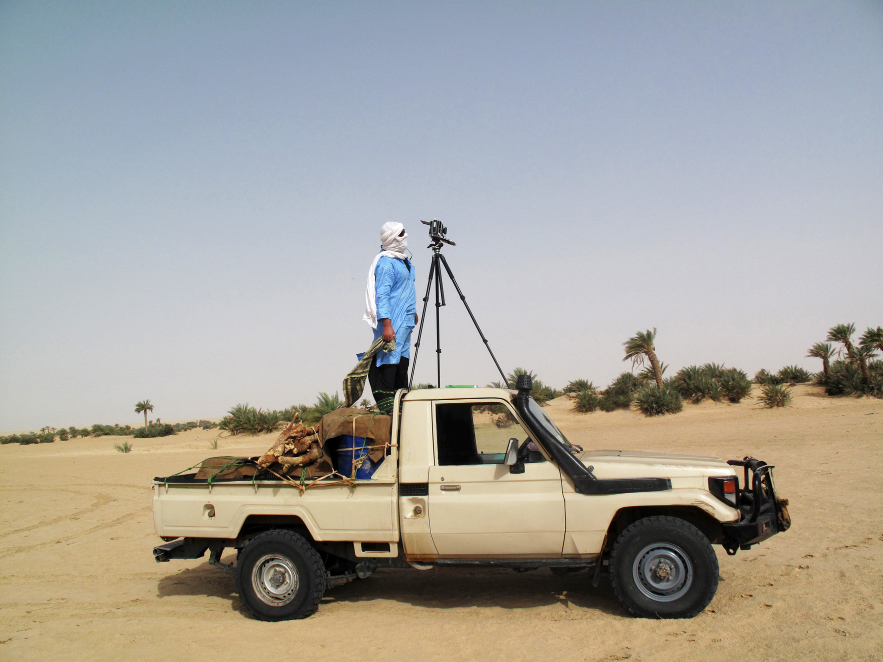 Photographer Philippe Dudouit working in Libya, 2015. (@philippedudouit @dynamicsofdust)