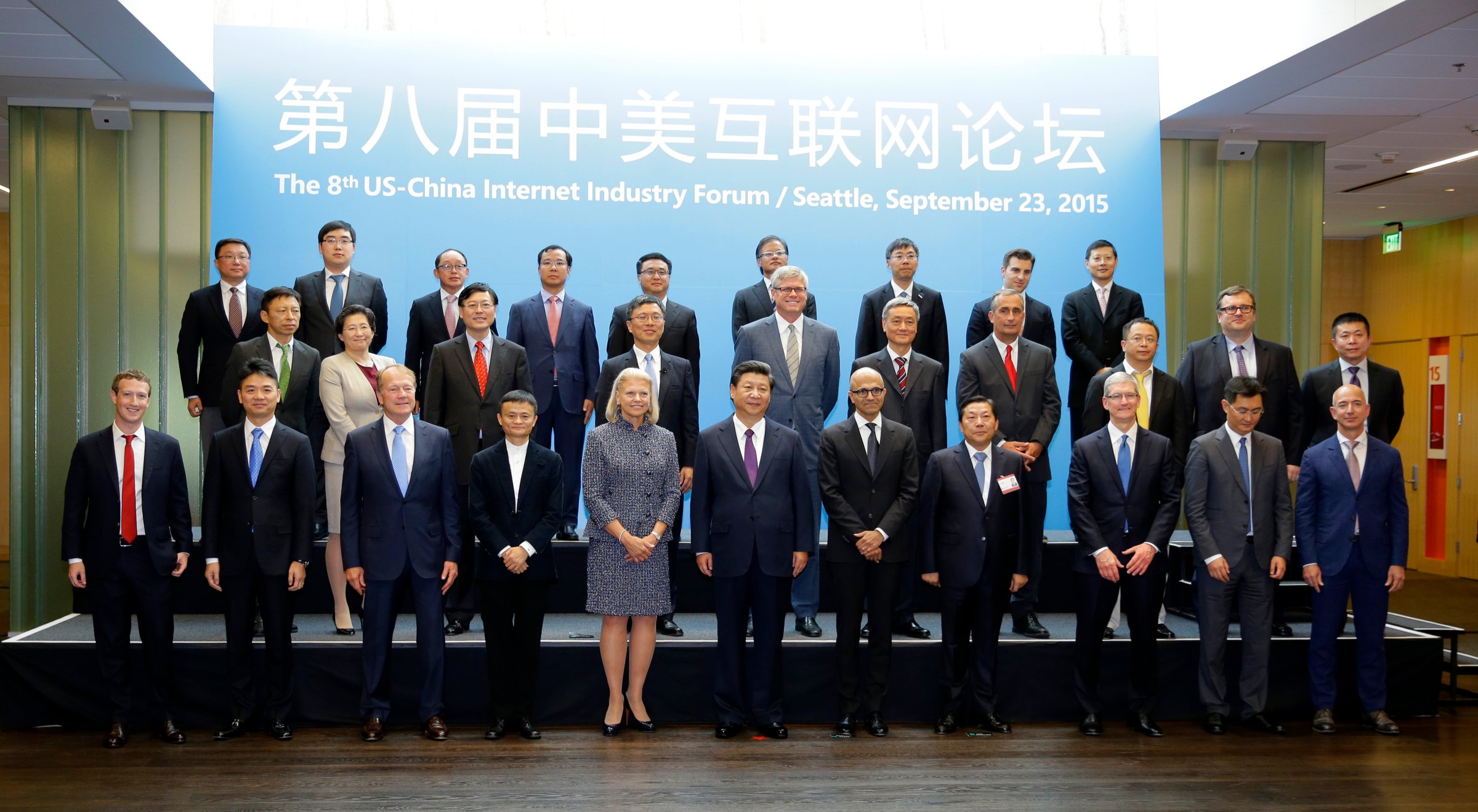 Chinese President Xi Jinping poses for a photo with a group of CEOs and other executives at Microsoft's main campus in Redmond Washington