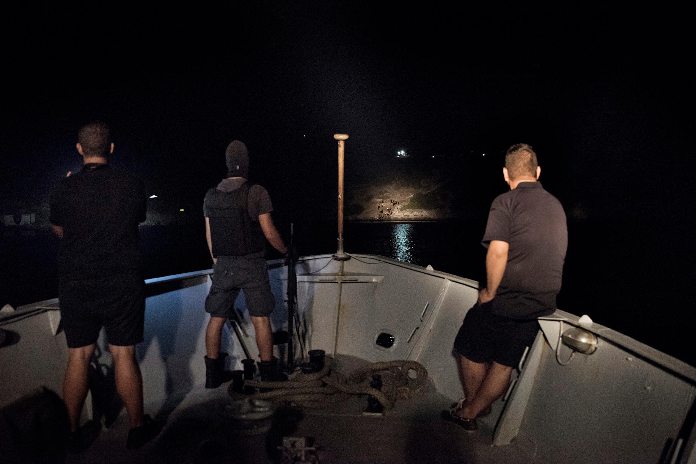 yuri-kozyrev-greek-coast-guard-migrants-12