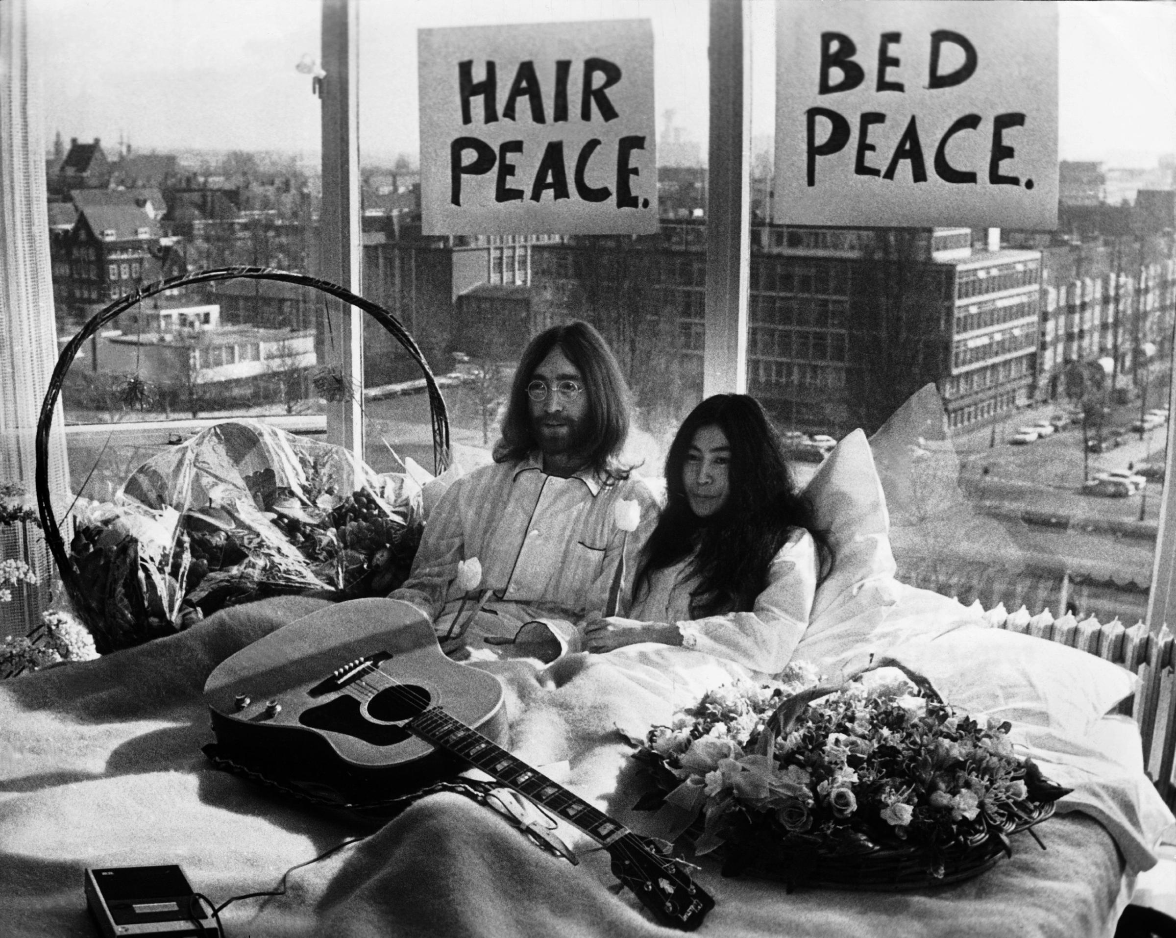 John Lennon and his wife Yoko Ono holding a press conference in their bed at Amsterdam Hilton Hotel, during their honeymoon. March 26, 1969.