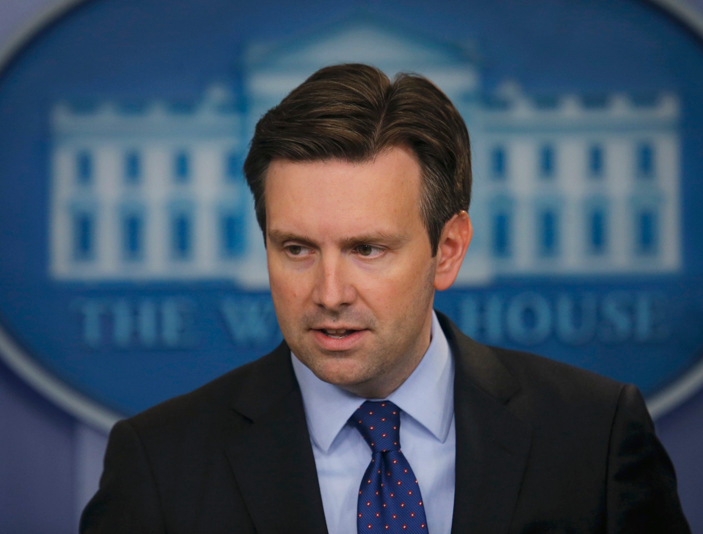 White House spokesman Earnest makes announcement on Syria during White House briefing in Washington