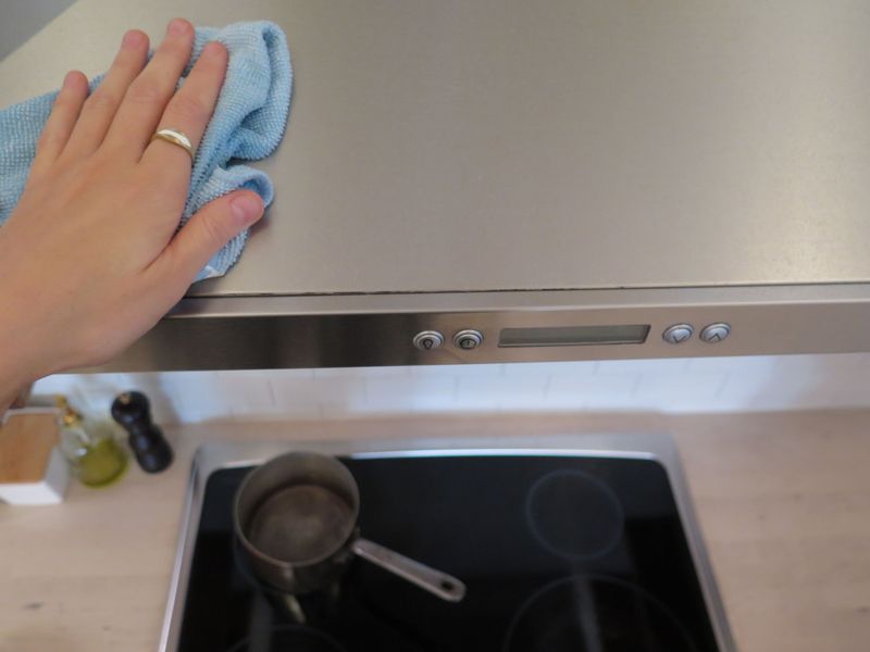 cleaning-trick-oily-kitchen