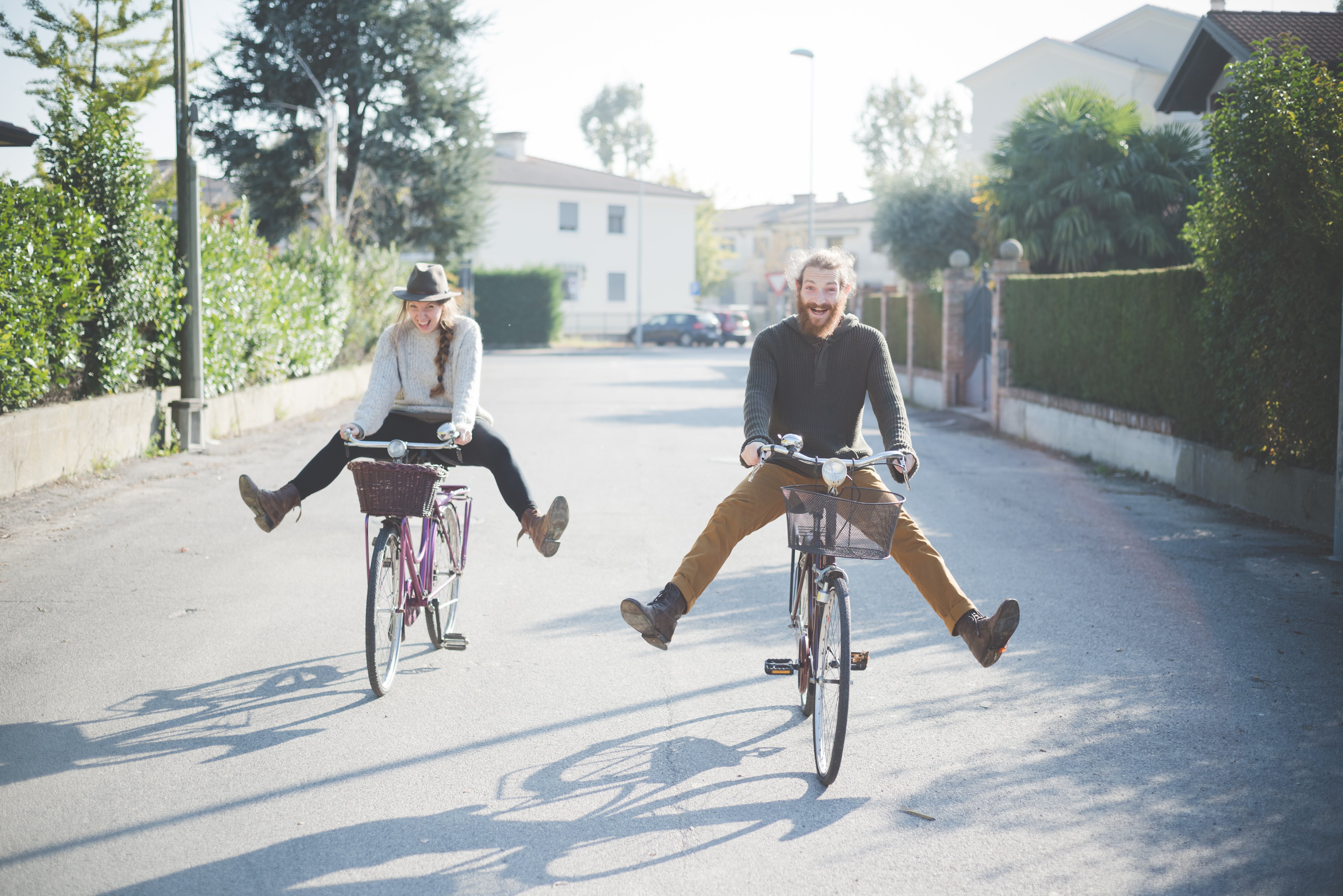 couple-bicycle-riding